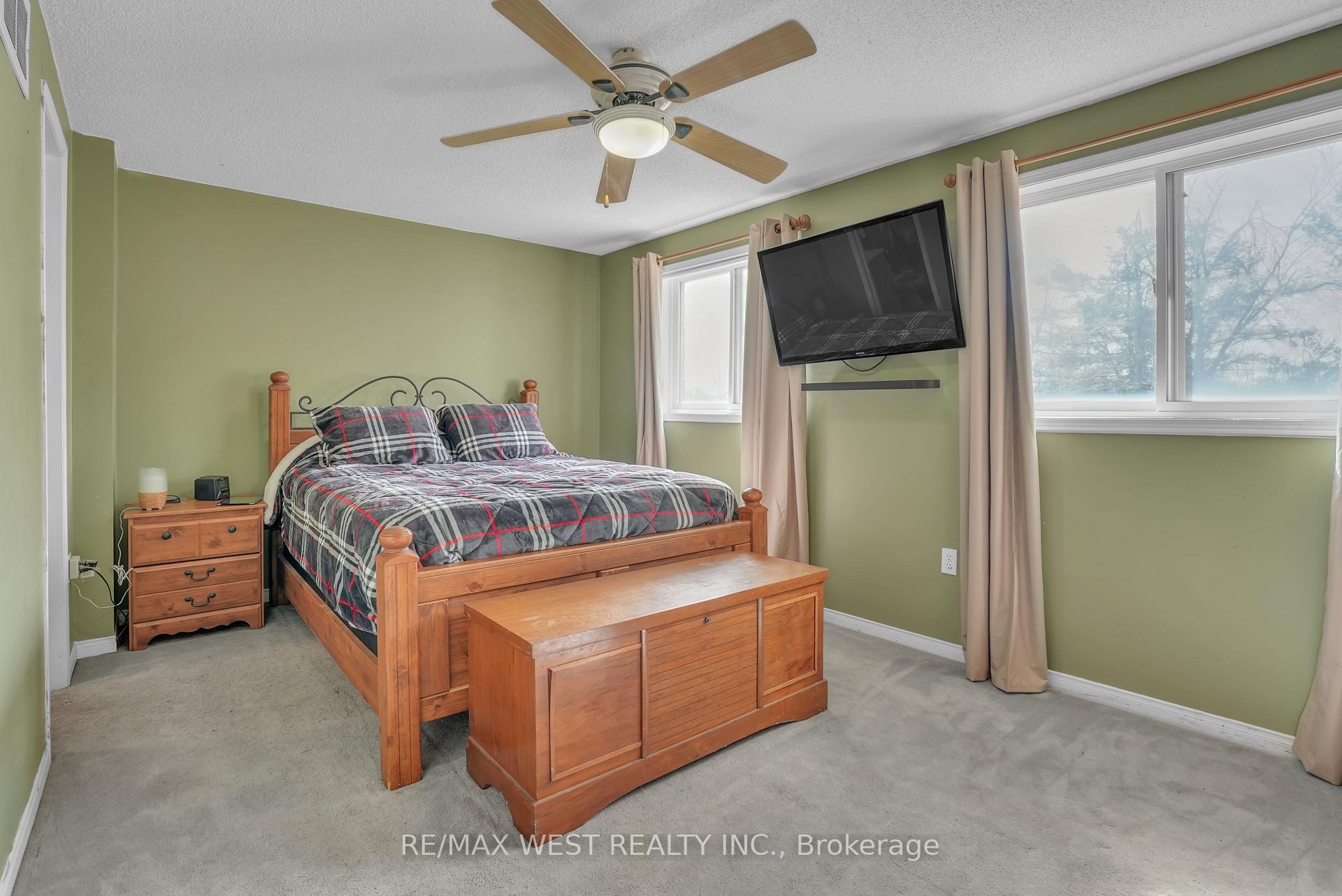 Photo 4 of 15 Seymour Crescent, Barrie, Holly — HOMEH
