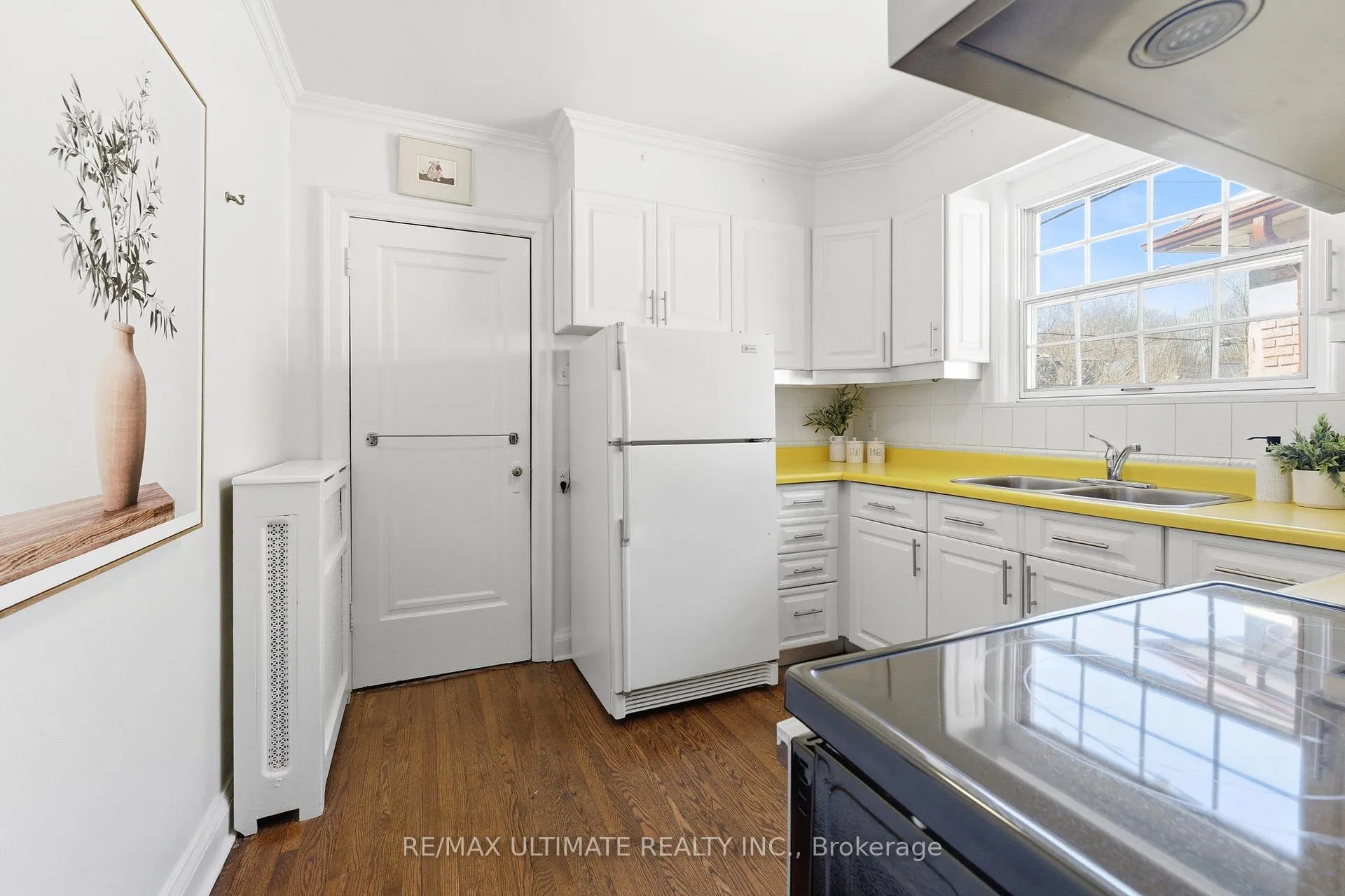 Photo 14 of 222 Chaplin Crescent, Toronto, Forest Hill South — HOMEH