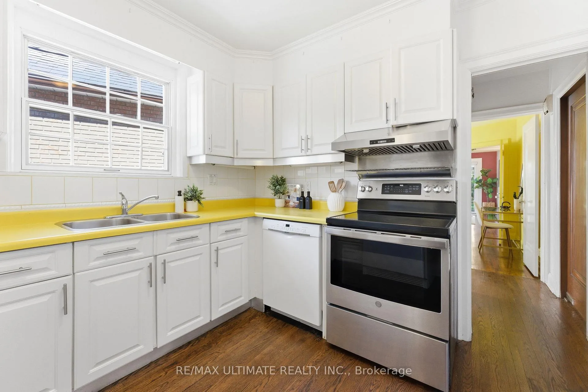 Photo 15 of 222 Chaplin Crescent, Toronto, Forest Hill South — HOMEH