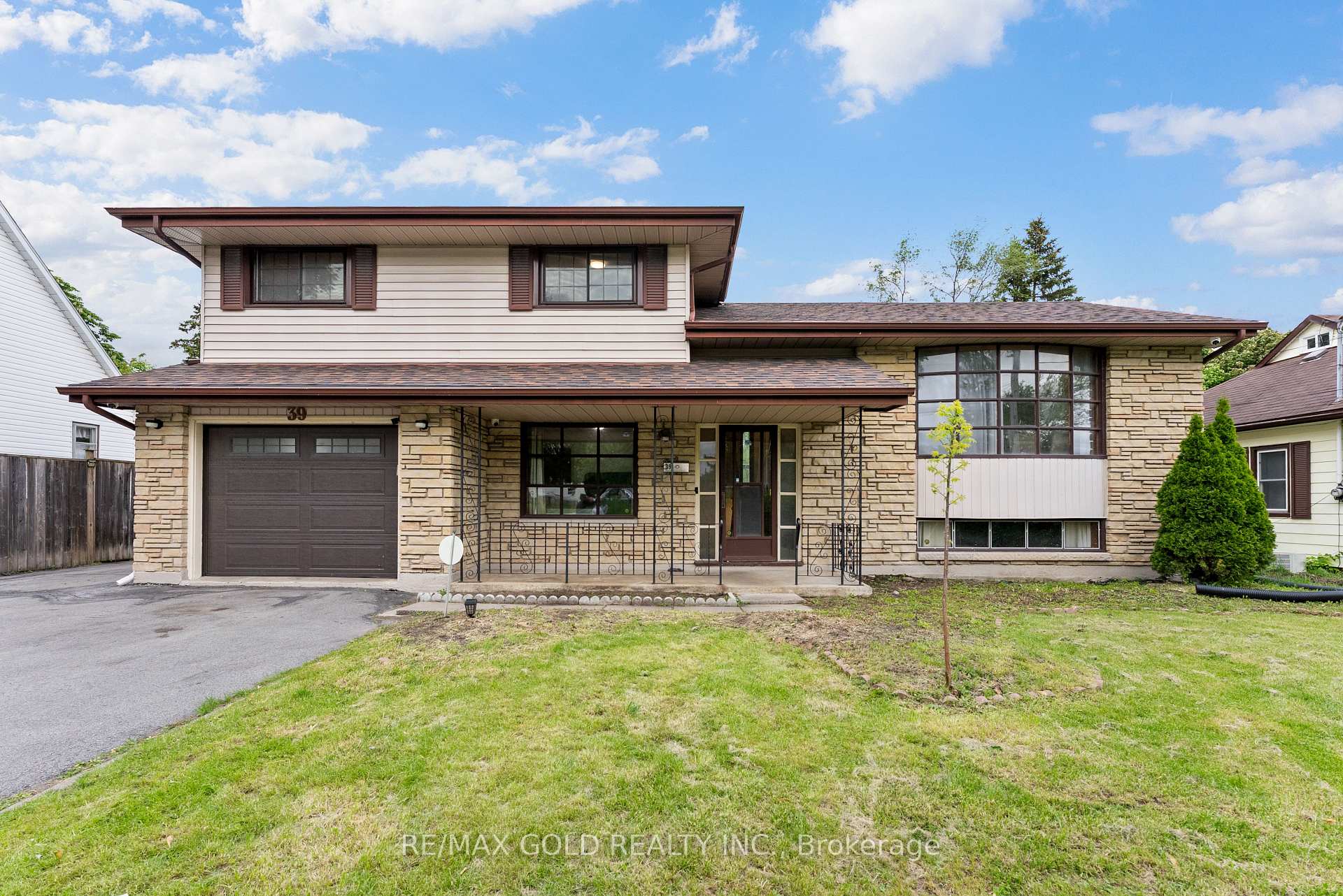 Front of 39 Lemoine Street