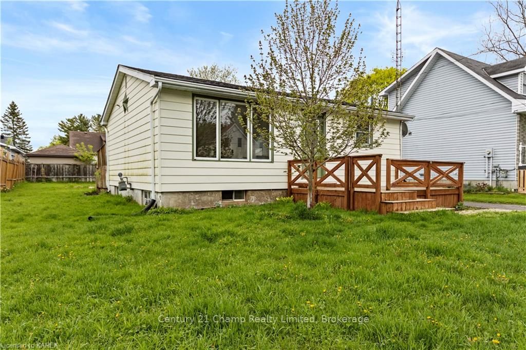 Photo 1 of 135 Elm Street, Gananoque — HOMEH