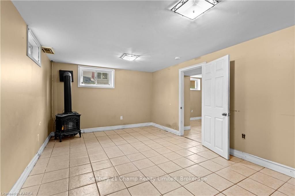 Photo 6 of 135 Elm Street, Gananoque — HOMEH