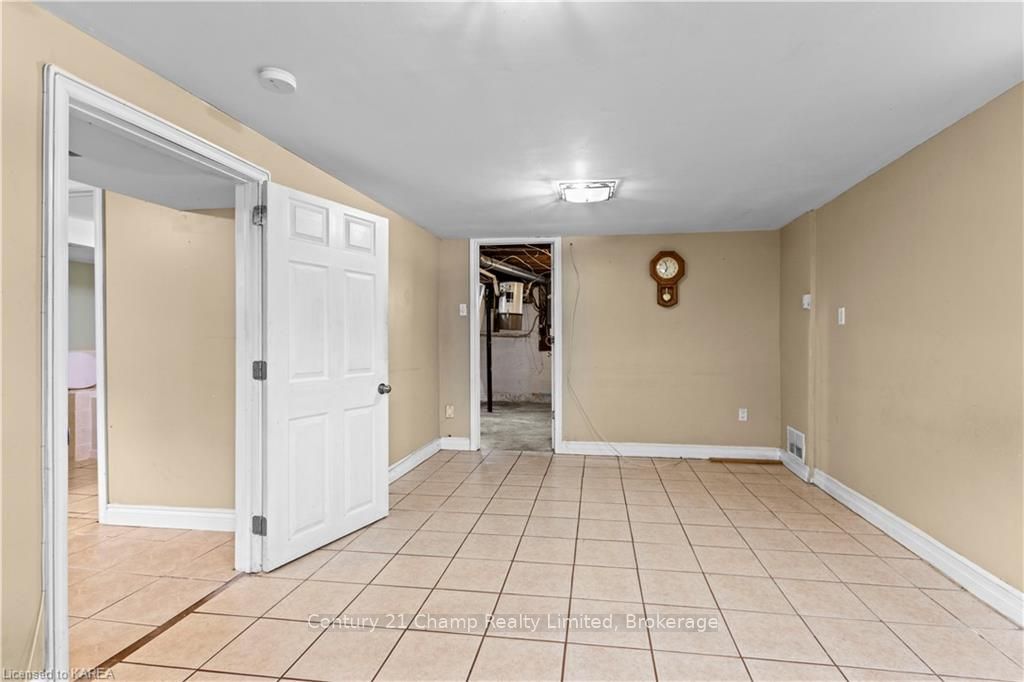 Photo 7 of 135 Elm Street, Gananoque — HOMEH