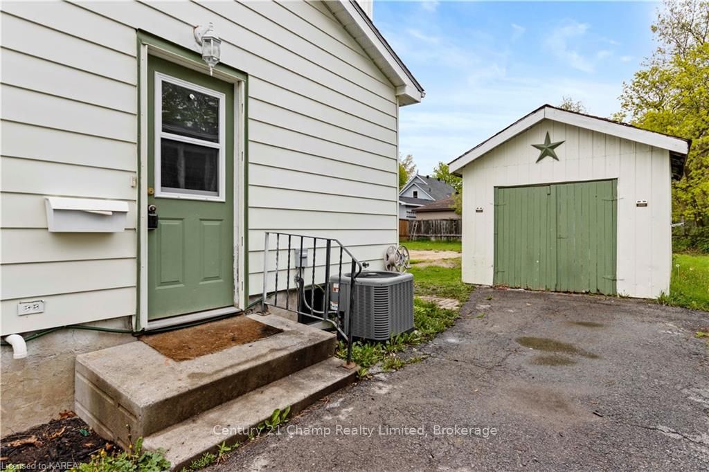 Photo 12 of 135 Elm Street, Gananoque — HOMEH
