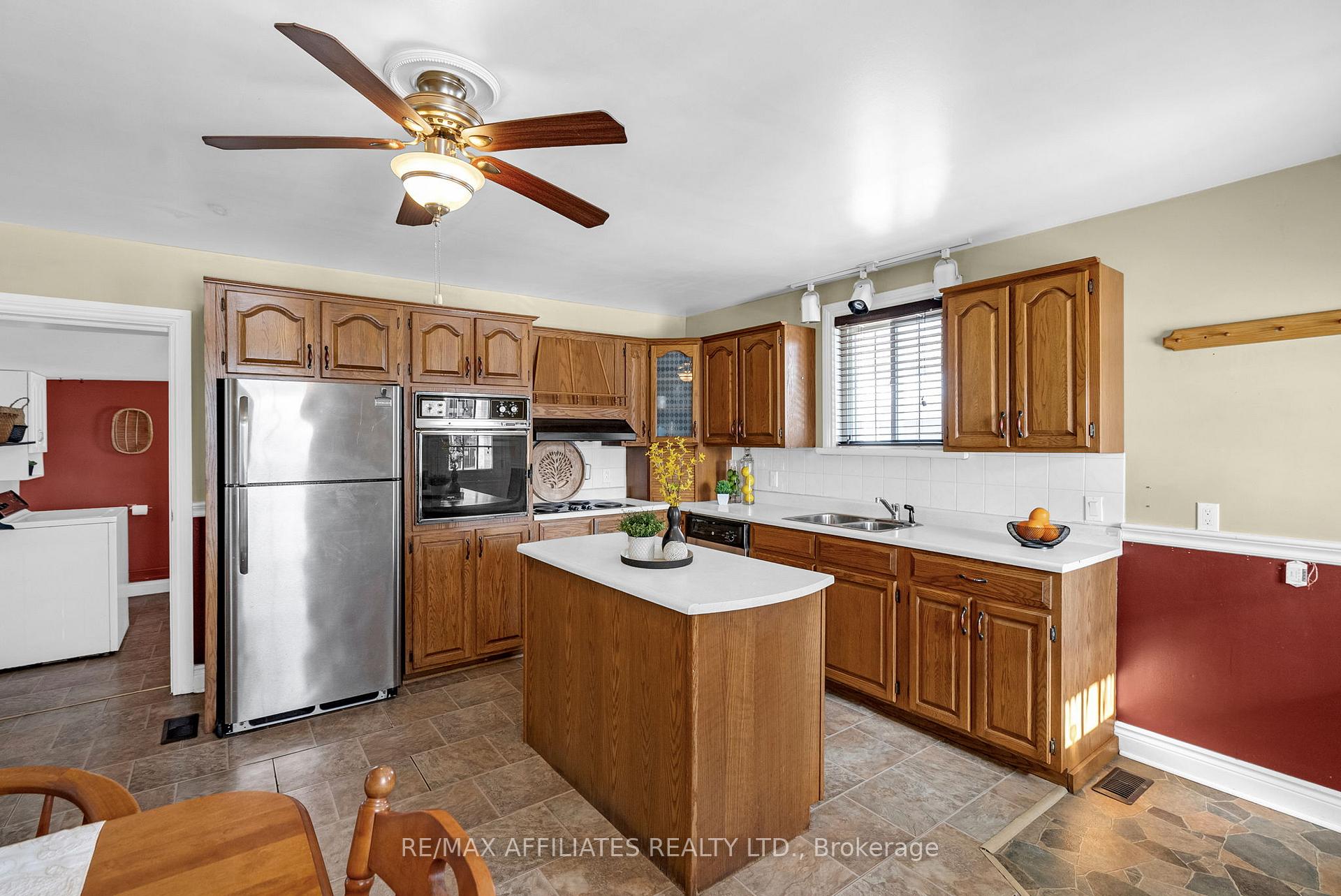 Photo 3 of 56 Centre Street, Edwardsburgh/Cardinal, Edwardsburgh/Cardinal Twp — HOMEH
