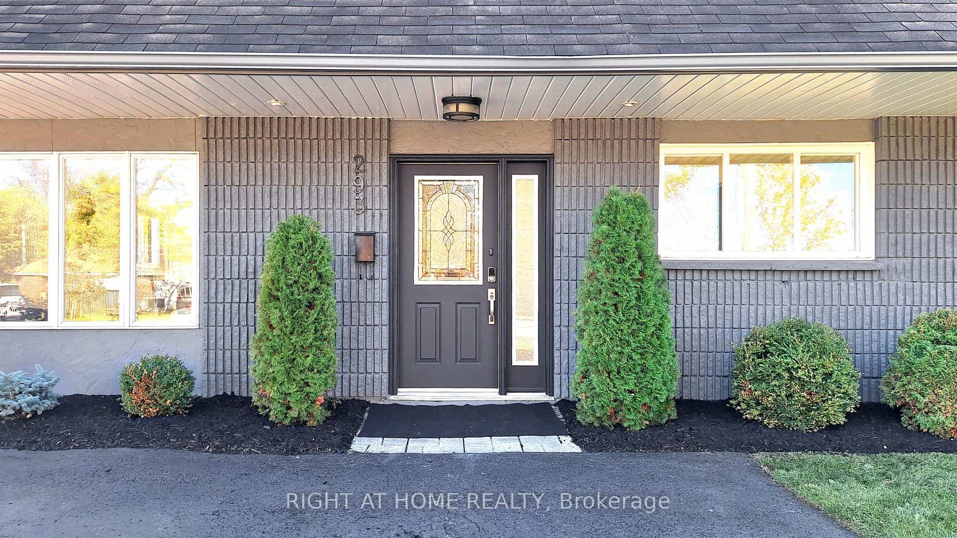 Photo 2 of 293 Cedarholme Avenue, Georgina, Keswick South — HOMEH