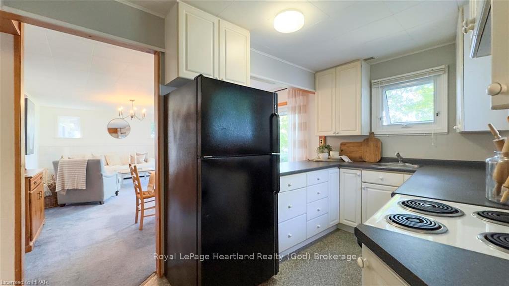 Photo 6 of 27 Bluewater Drive, Goderich, Goderich (Town) — HOMEH