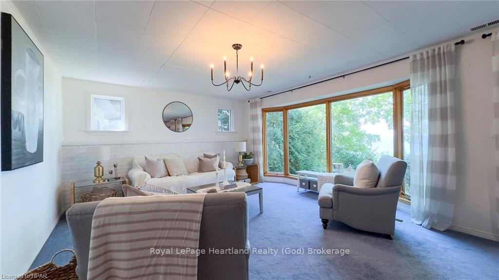 Photo 12 of 27 Bluewater Drive, Goderich, Goderich (Town) — HOMEH