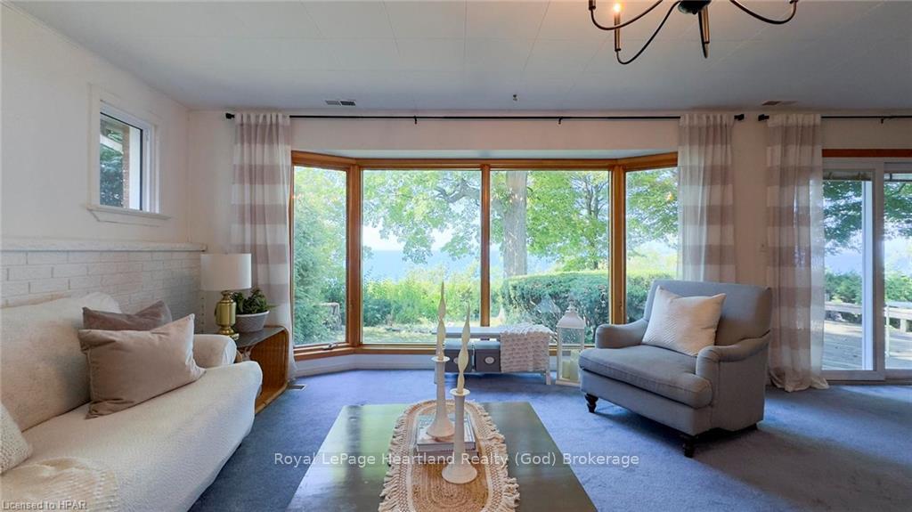 Photo 14 of 27 Bluewater Drive, Goderich, Goderich (Town) — HOMEH