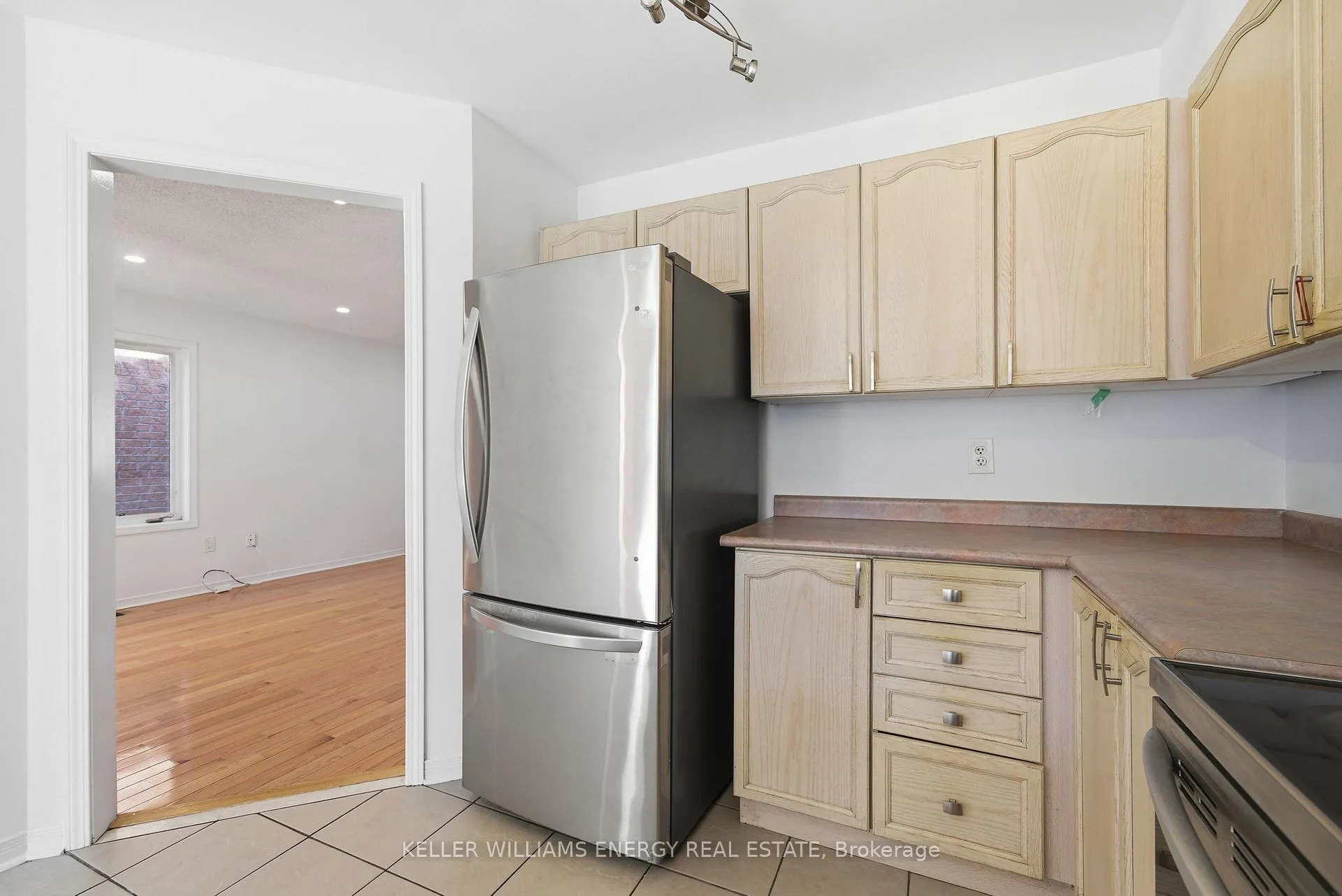 Photo 5 of 158 Madden Place, Clarington, Bowmanville — HOMEH