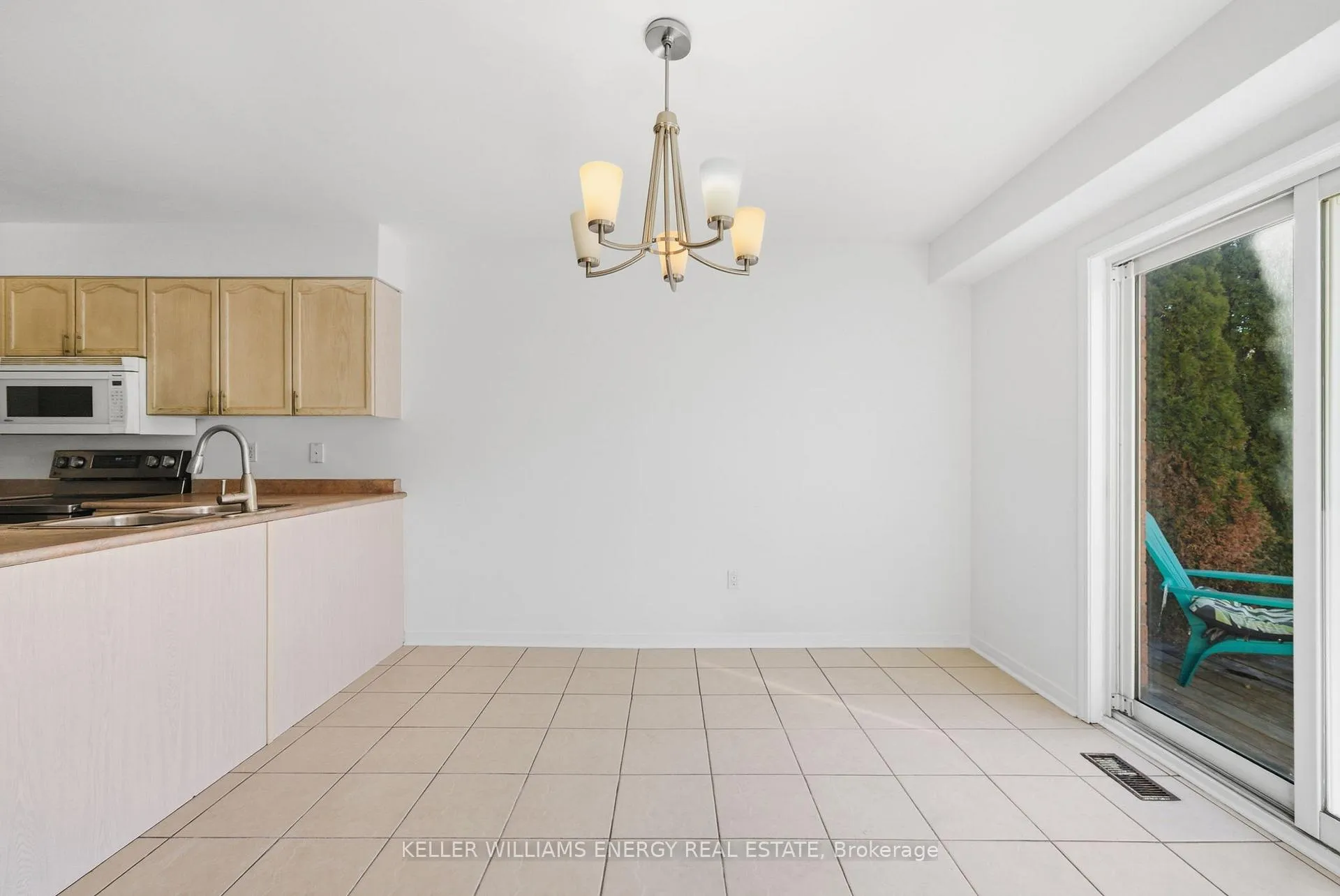 Photo 8 of 158 Madden Place, Clarington, Bowmanville — HOMEH
