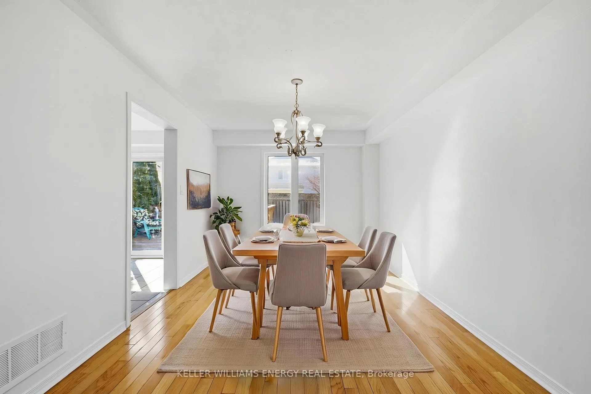Photo 11 of 158 Madden Place, Clarington, Bowmanville — HOMEH