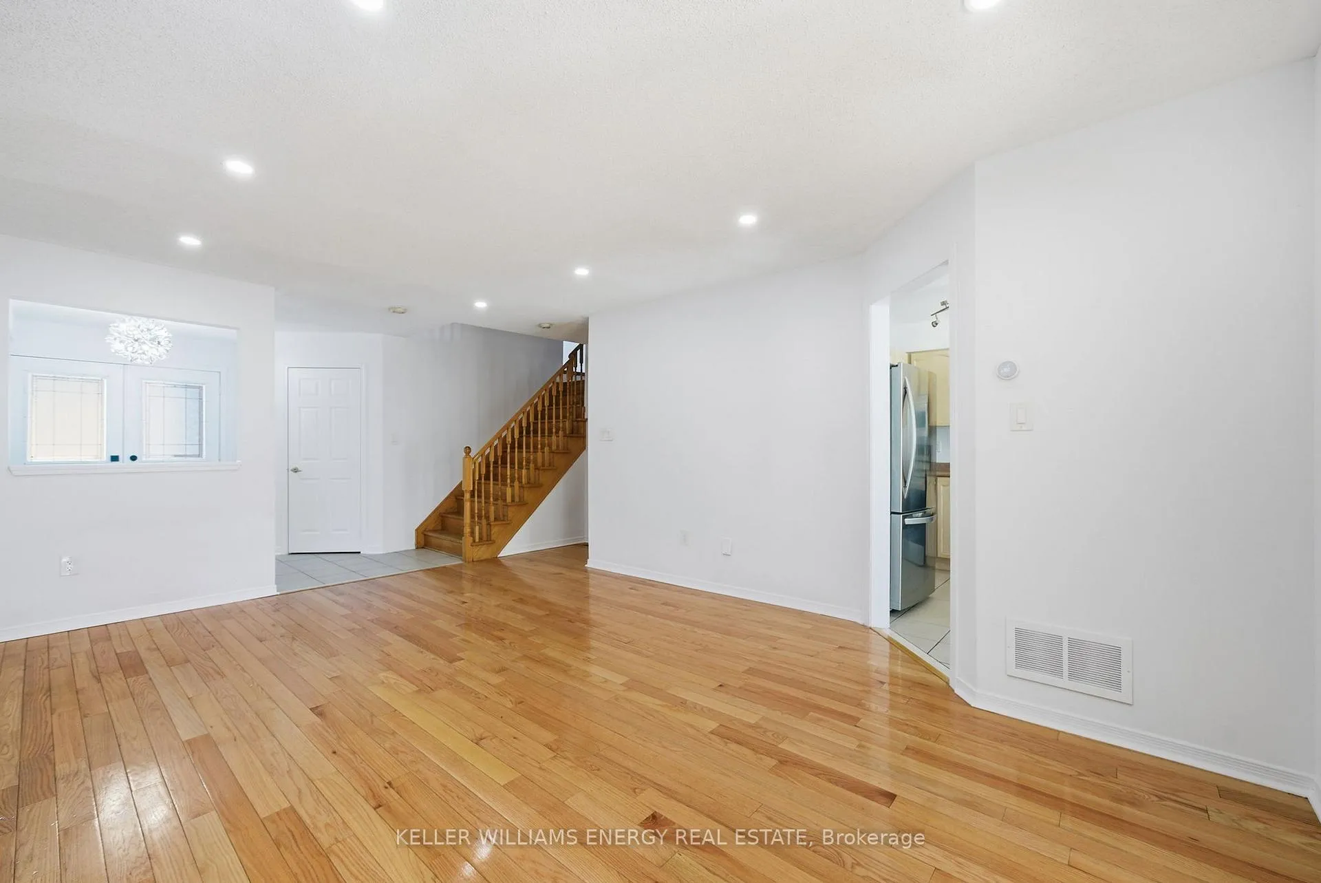 Photo 15 of 158 Madden Place, Clarington, Bowmanville — HOMEH