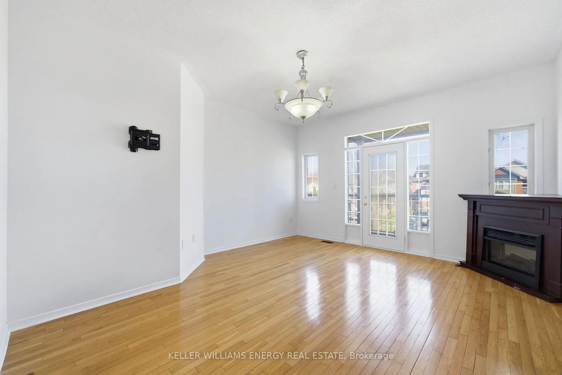 Photo 19 of 158 Madden Place, Clarington, Bowmanville — HOMEH