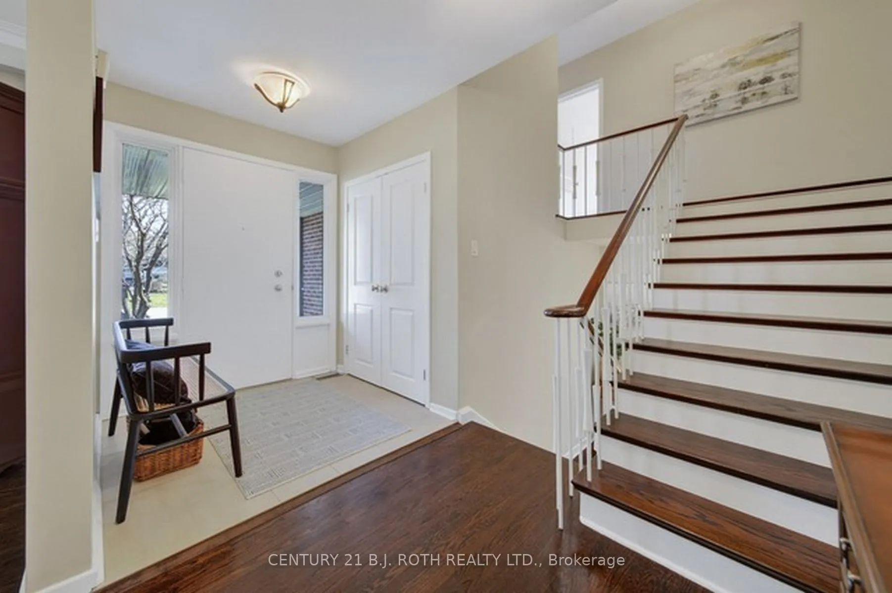 Photo 3 of 12 Tallforest Crescent, Etobicoke, Markland Wood — HOMEH
