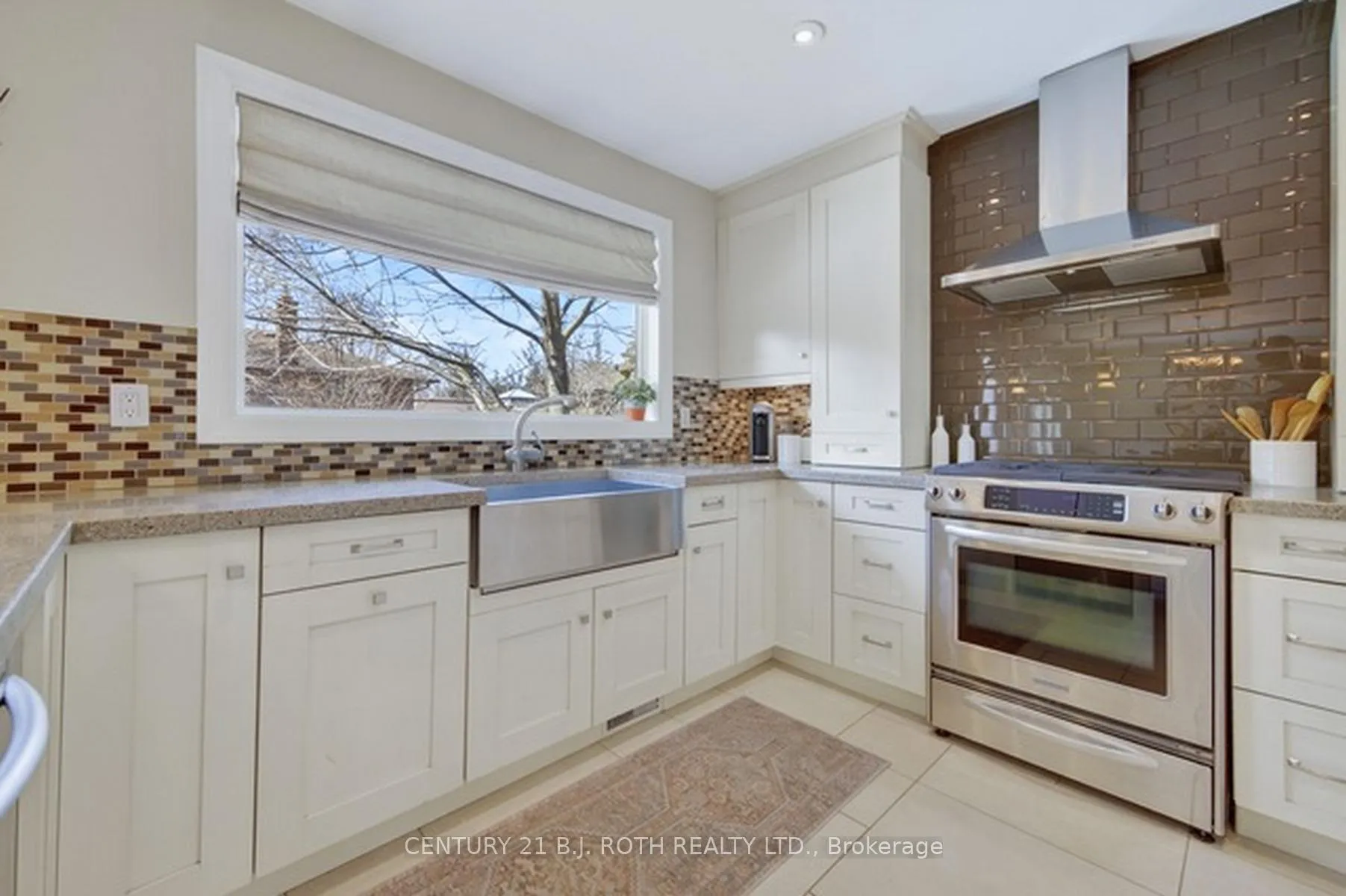 Photo 6 of 12 Tallforest Crescent, Etobicoke, Markland Wood — HOMEH