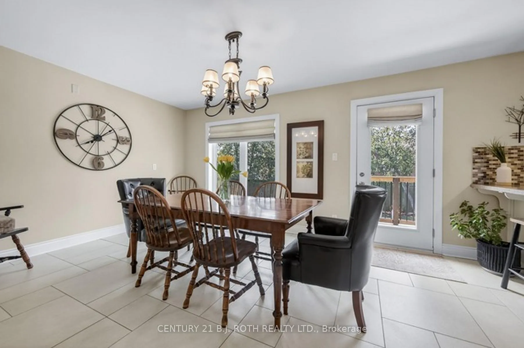 Photo 9 of 12 Tallforest Crescent, Etobicoke, Markland Wood — HOMEH