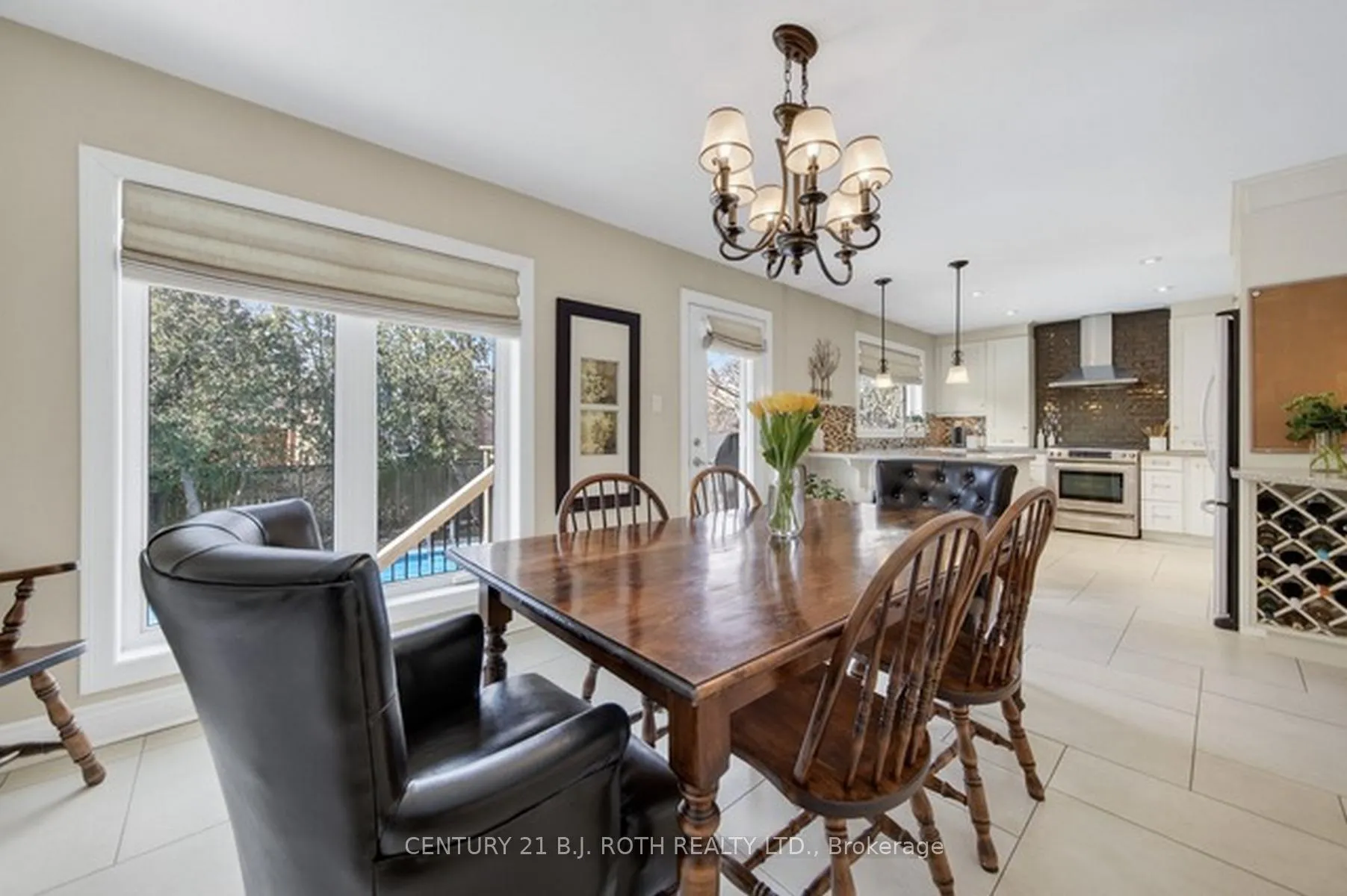 Photo 10 of 12 Tallforest Crescent, Etobicoke, Markland Wood — HOMEH