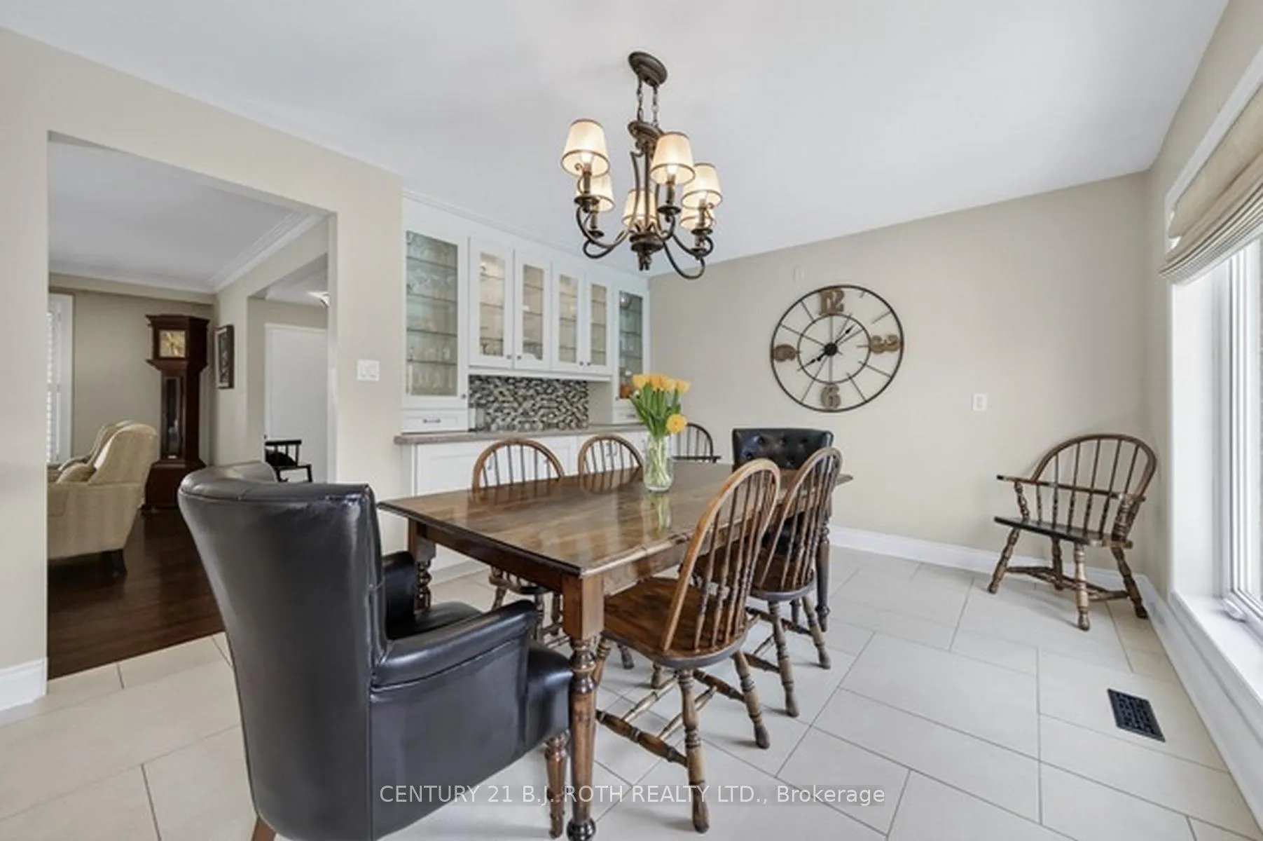 Photo 11 of 12 Tallforest Crescent, Etobicoke, Markland Wood — HOMEH