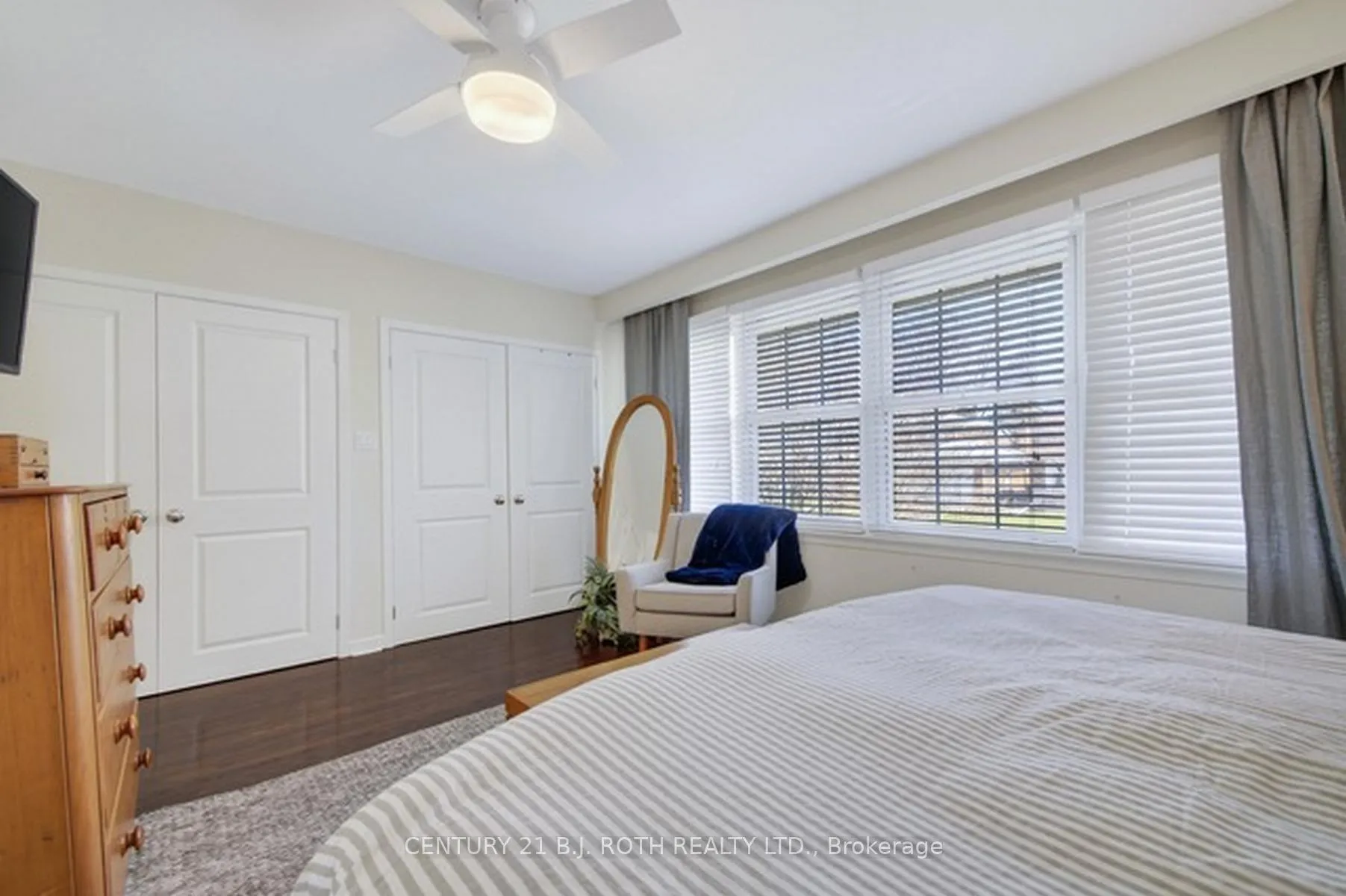 Photo 13 of 12 Tallforest Crescent, Etobicoke, Markland Wood — HOMEH