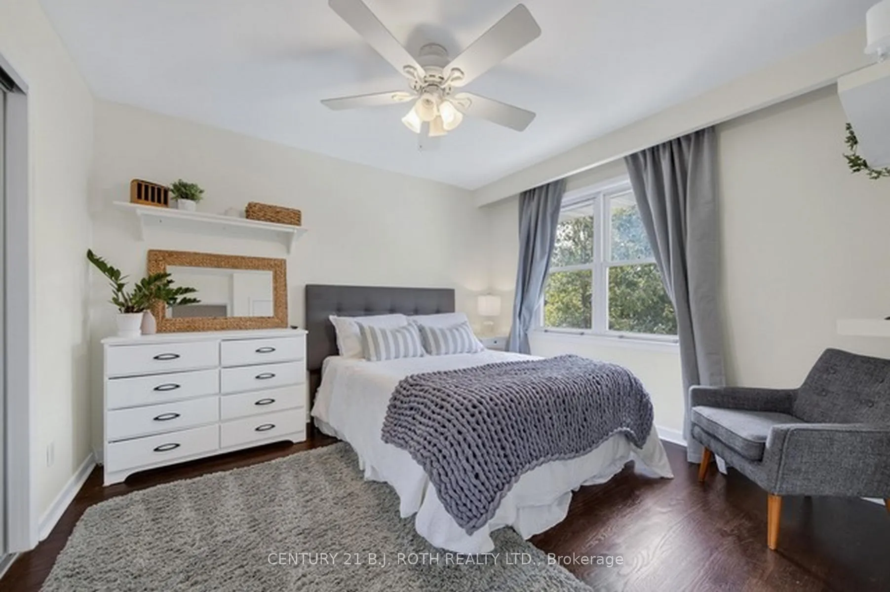 Photo 15 of 12 Tallforest Crescent, Etobicoke, Markland Wood — HOMEH