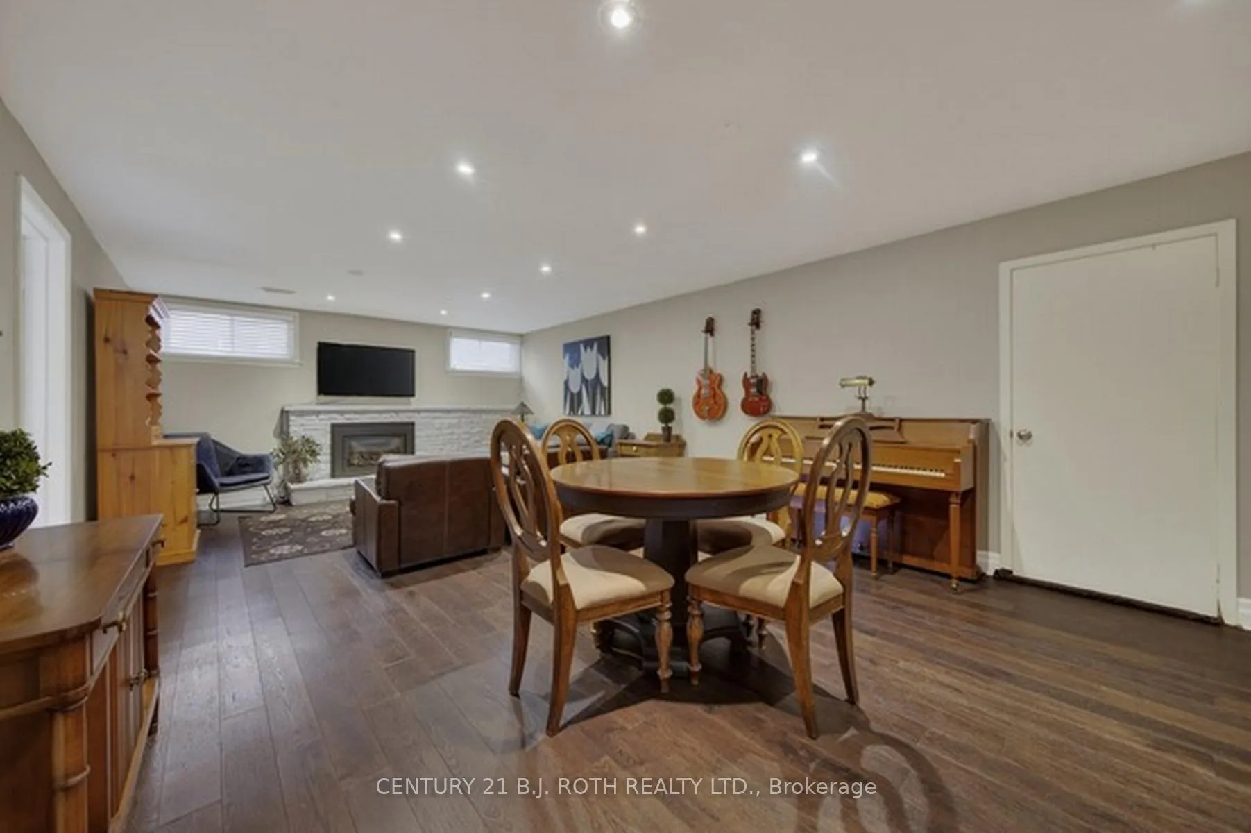 Photo 20 of 12 Tallforest Crescent, Etobicoke, Markland Wood — HOMEH