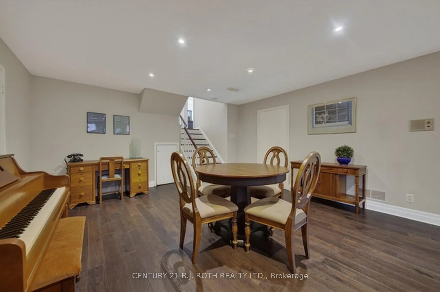 Photo 21 of 12 Tallforest Crescent, Etobicoke, Markland Wood — HOMEH