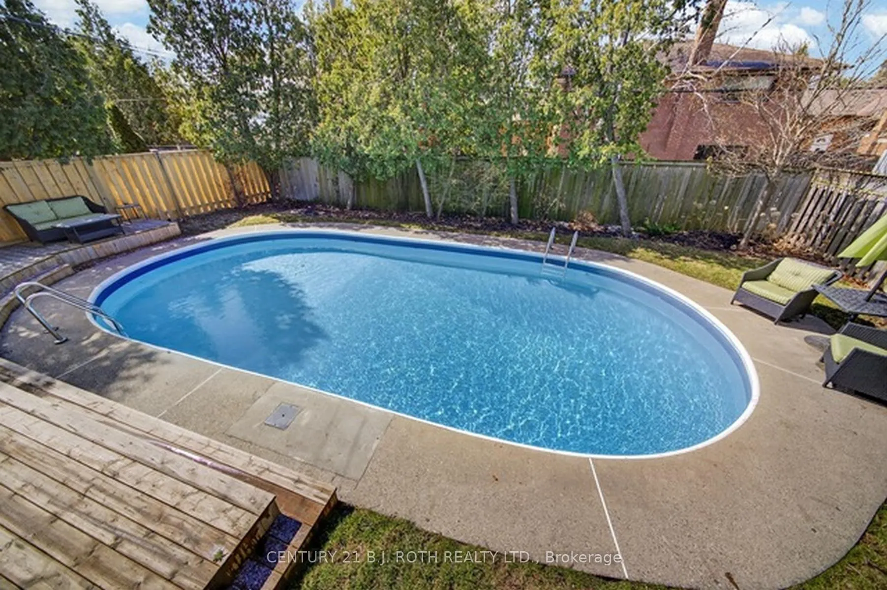 Photo 24 of 12 Tallforest Crescent, Etobicoke, Markland Wood — HOMEH