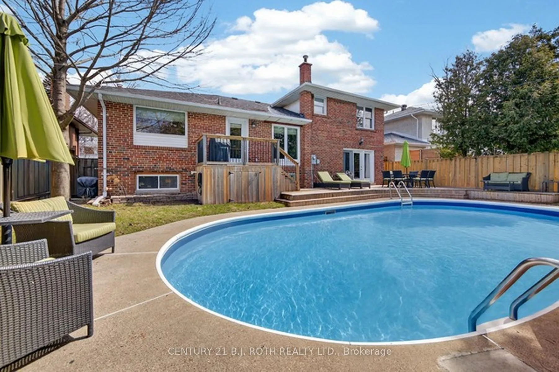 Photo 25 of 12 Tallforest Crescent, Etobicoke, Markland Wood — HOMEH