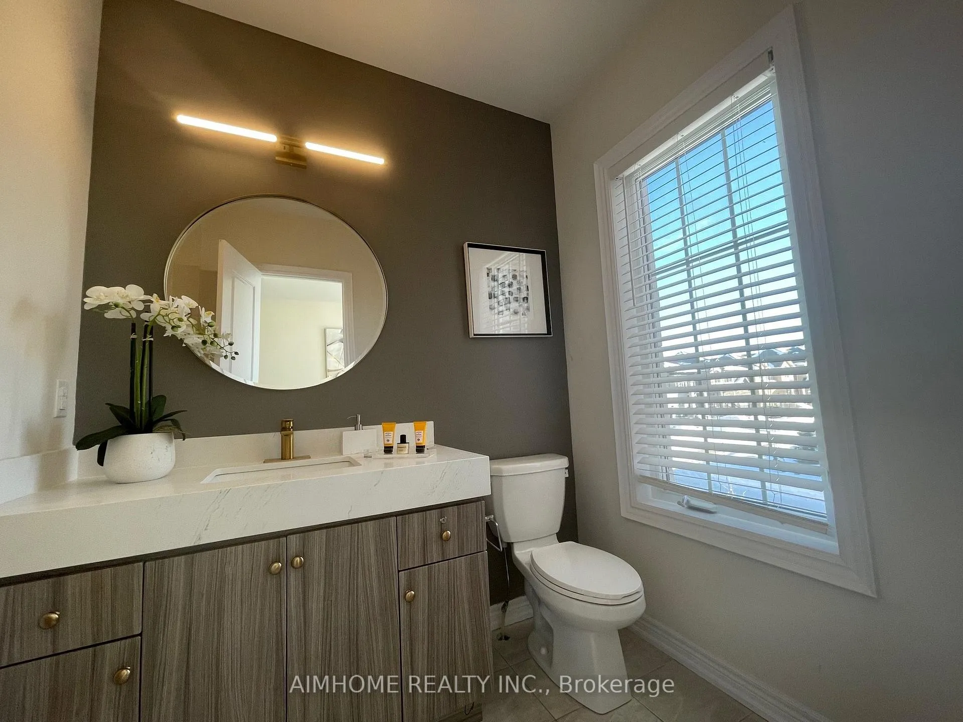 Photo 26 of 122 Scrivener Drive, Aurora, Rural Aurora — HOMEH