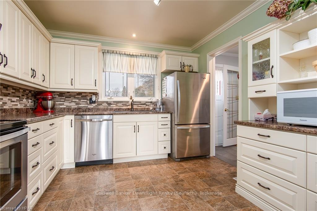 Photo 10 of 47 Walker Street, Central Huron, Clinton — HOMEH