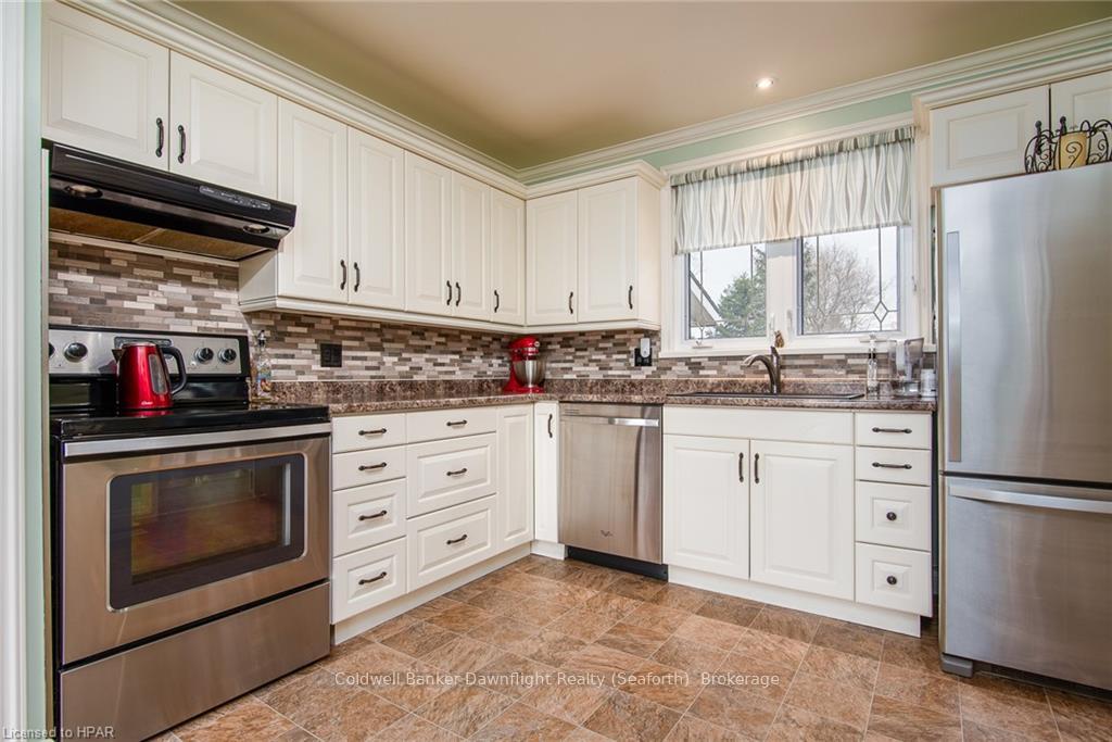 Photo 11 of 47 Walker Street, Central Huron, Clinton — HOMEH