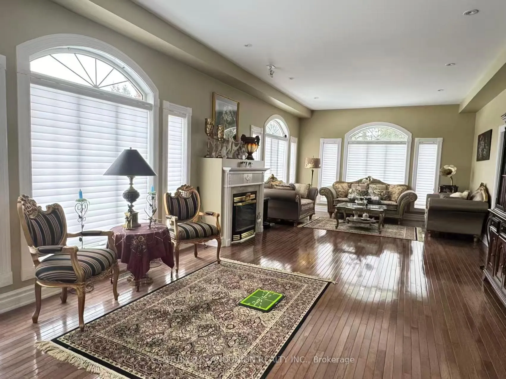 Photo 4 of 5 Dafoe Court, Aurora, Bayview Southeast — HOMEH
