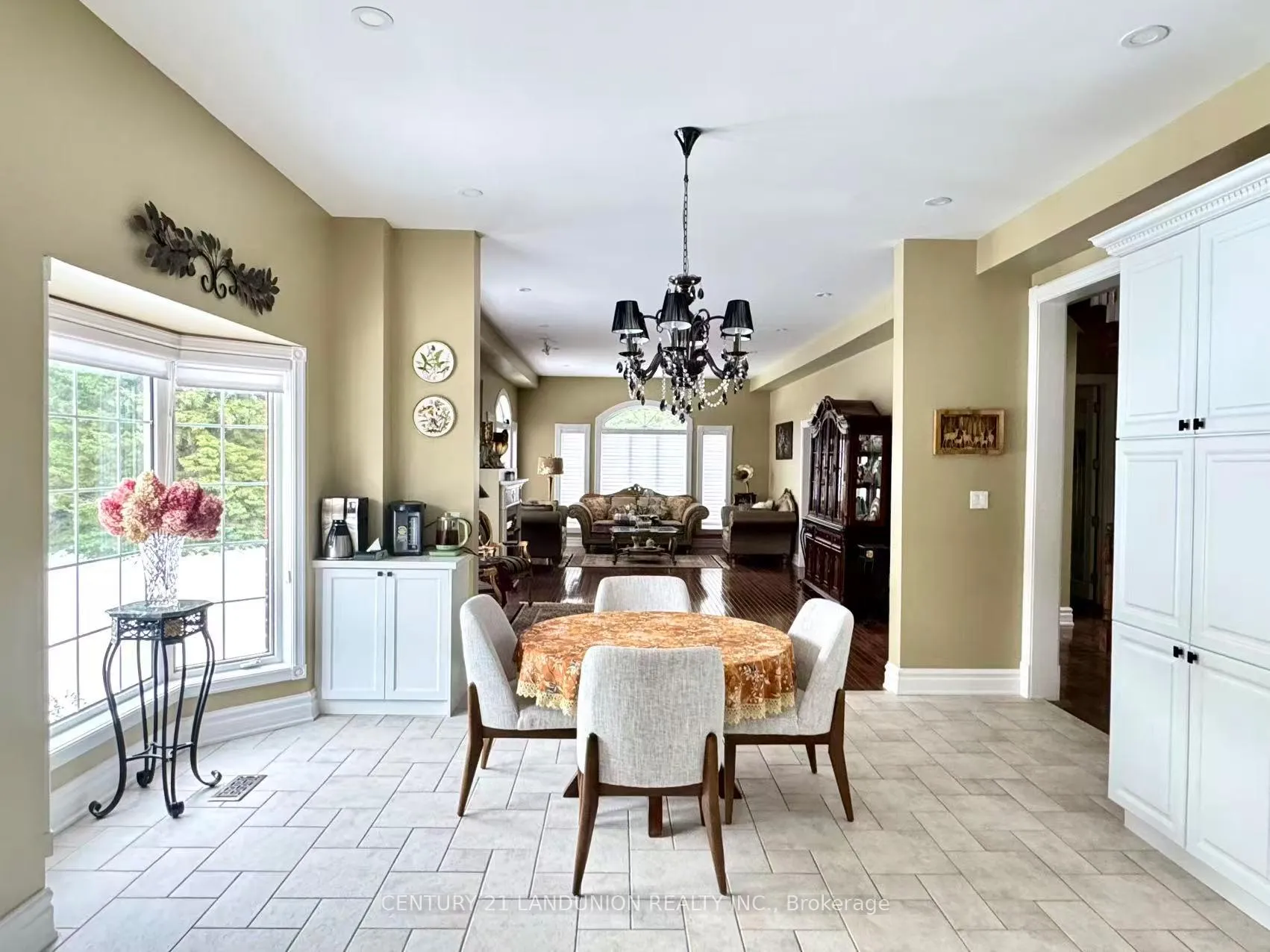 Photo 6 of 5 Dafoe Court, Aurora, Bayview Southeast — HOMEH