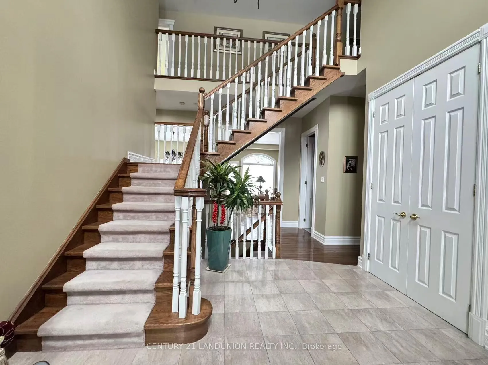 Photo 9 of 5 Dafoe Court, Aurora, Bayview Southeast — HOMEH