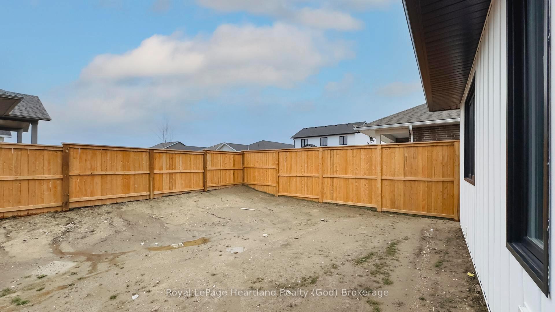 Photo 29 of 455 Woodridge Drive, Goderich, Goderich (Town) — HOMEH
