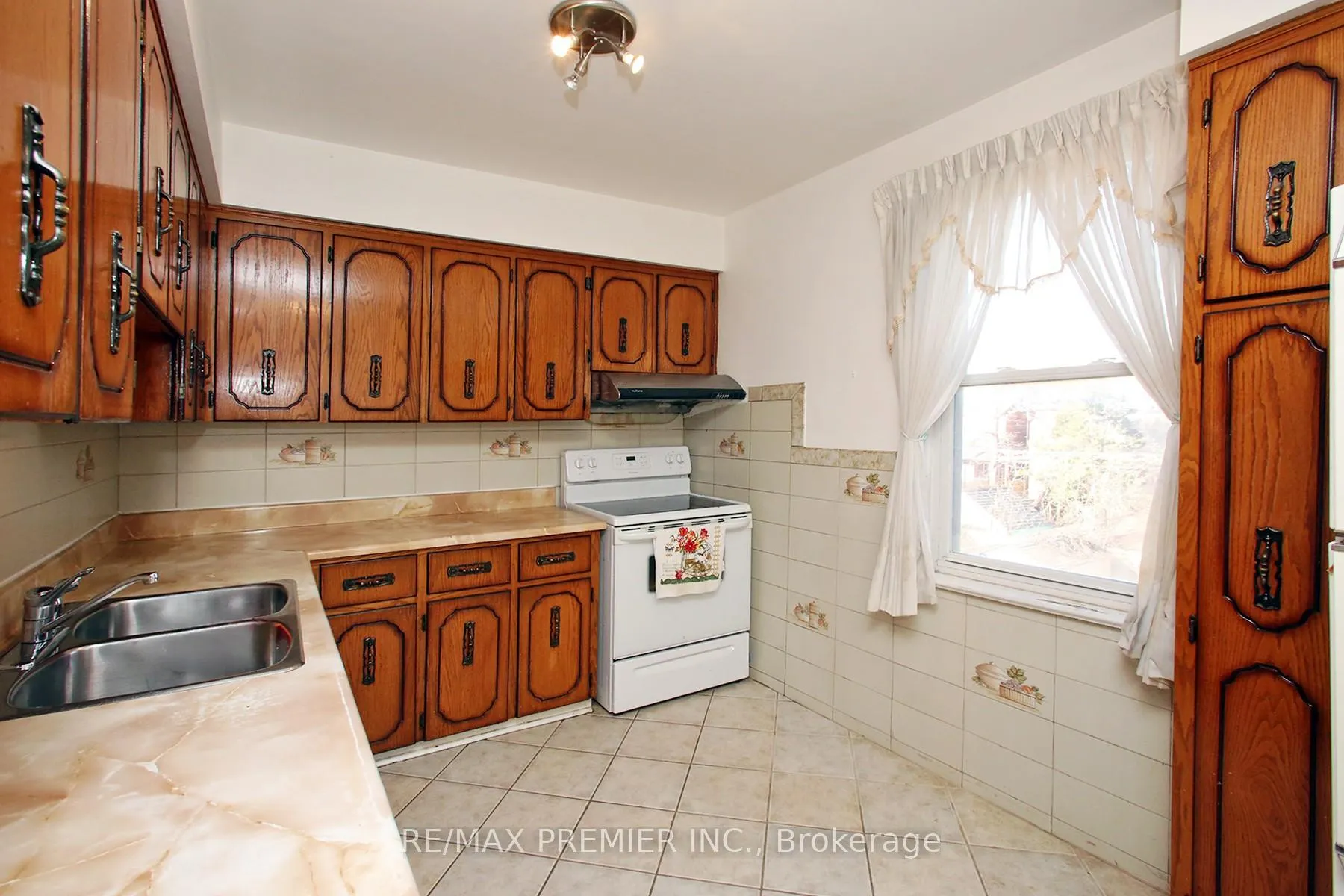 Photo 13 of 172 Lauder Avenue, Toronto, Oakwood Village — HOMEH