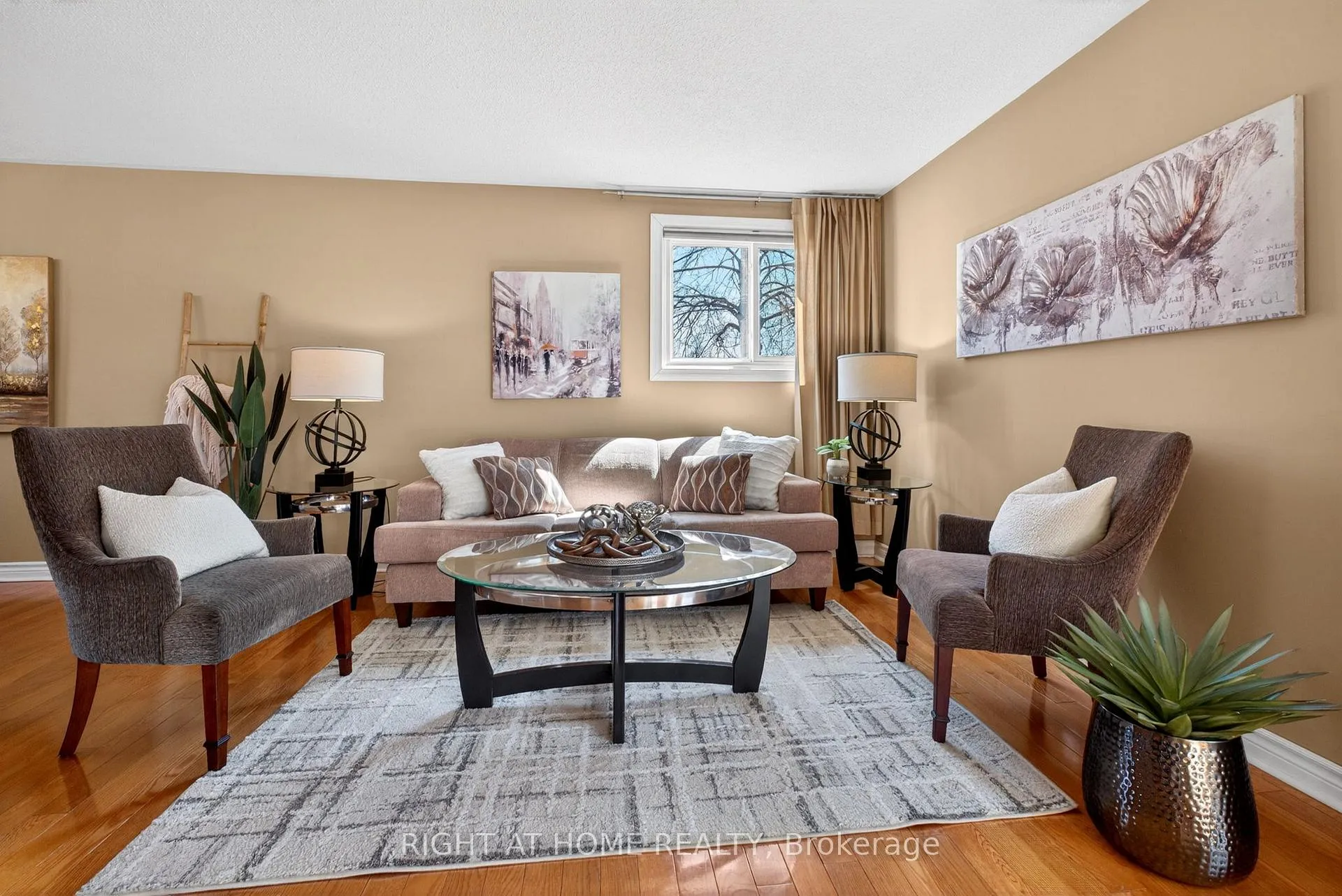 Photo 4 of 249 Lorindale Drive, Oshawa, Donevan — HOMEH