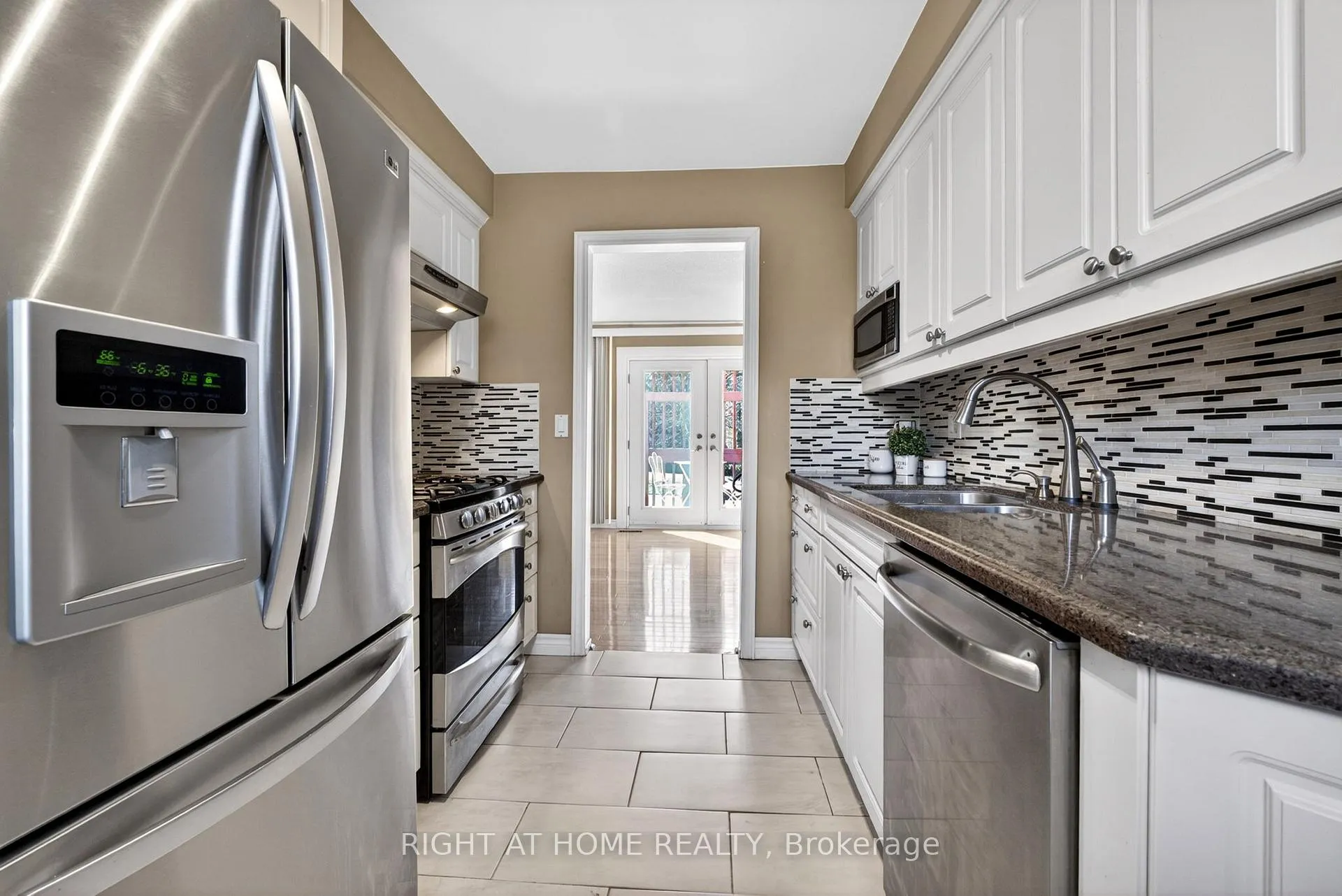 Photo 7 of 249 Lorindale Drive, Oshawa, Donevan — HOMEH
