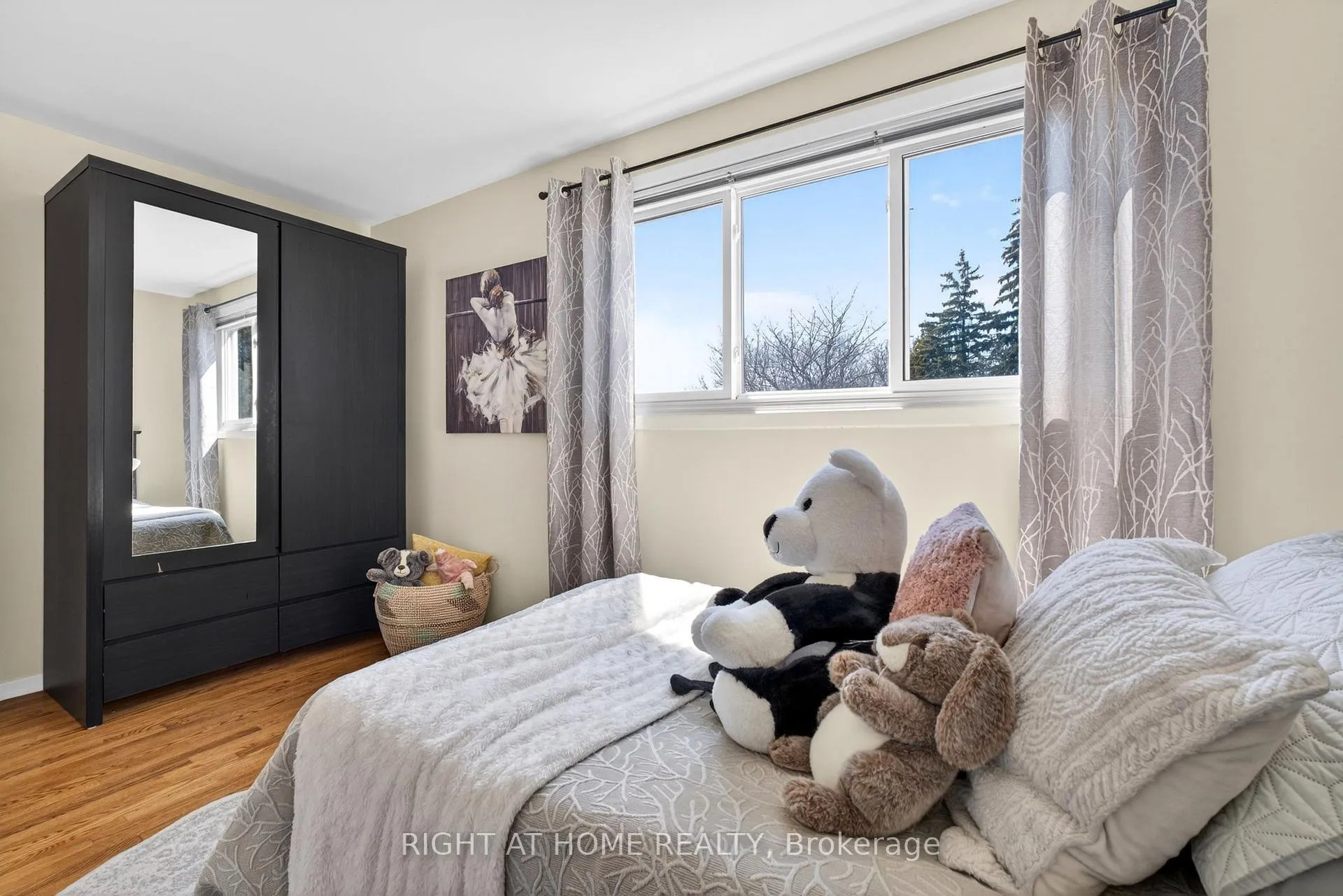 Photo 18 of 249 Lorindale Drive, Oshawa, Donevan — HOMEH