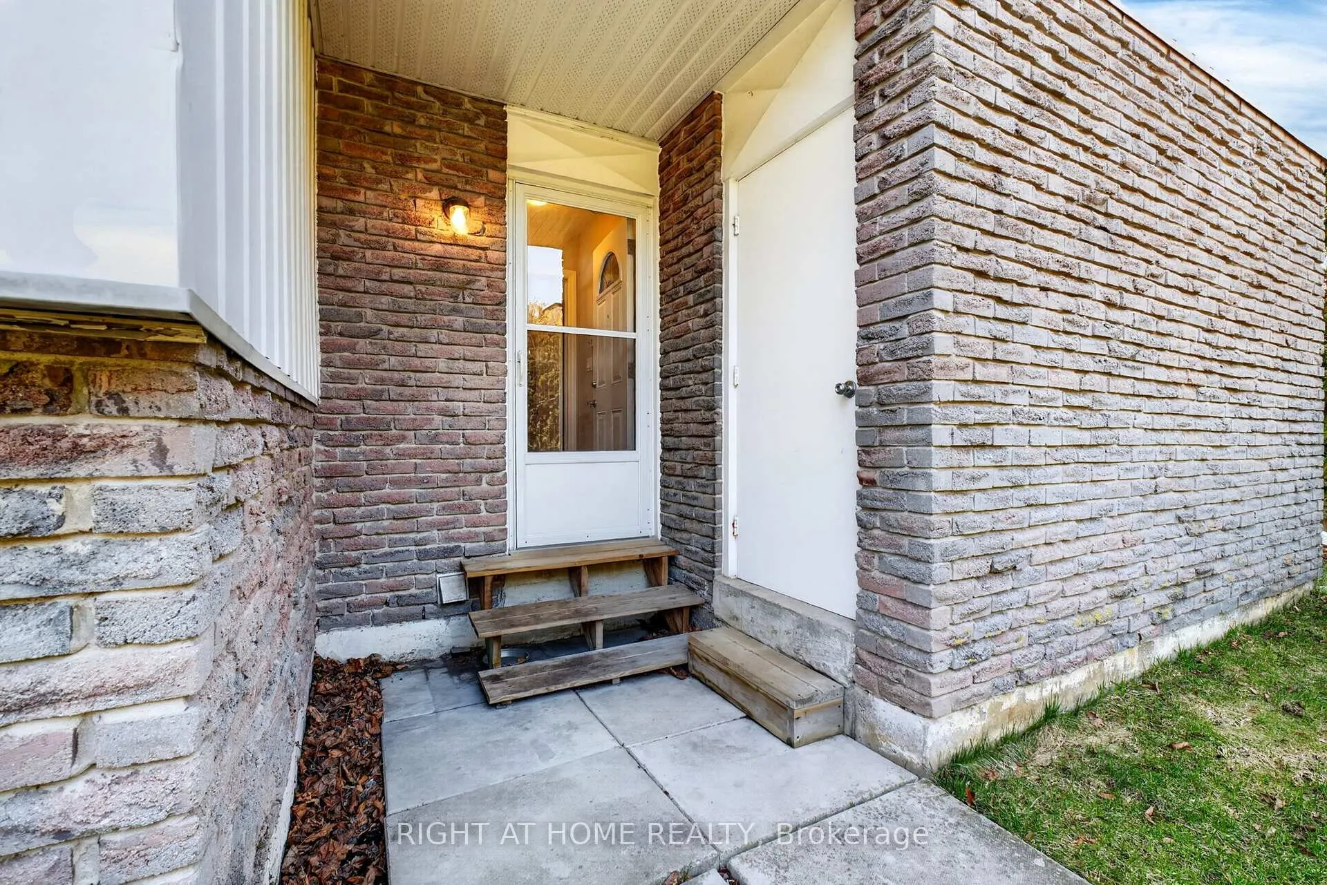 Photo 29 of 249 Lorindale Drive, Oshawa, Donevan — HOMEH