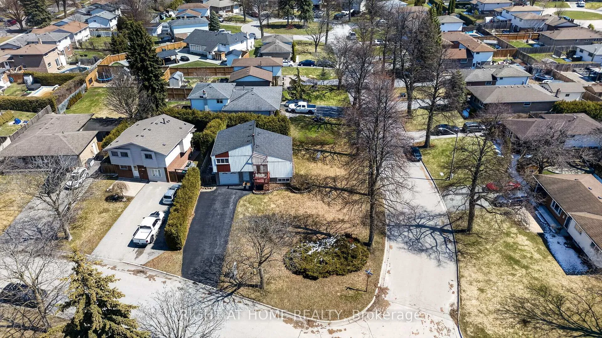 Photo 31 of 249 Lorindale Drive, Oshawa, Donevan — HOMEH