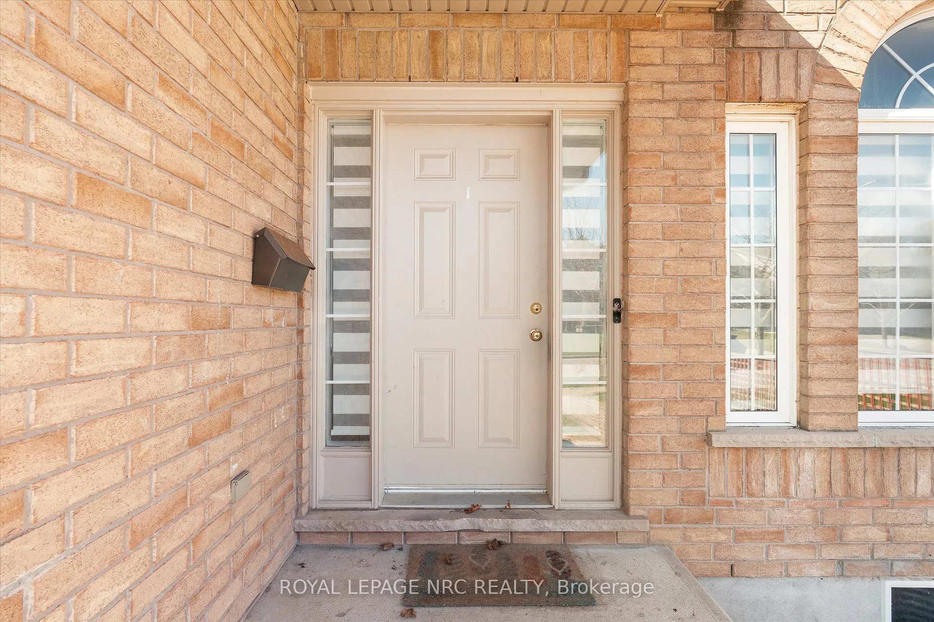 Photo 3 of 8 Silver Maple Road, Thorold, Confederation Heights — HOMEH