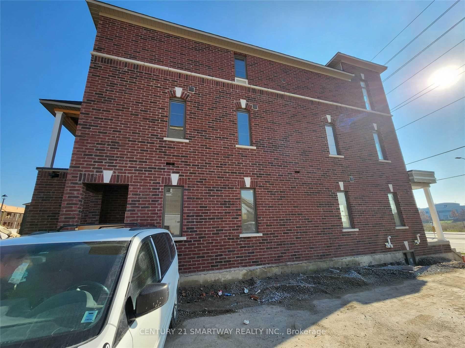 Photo 3 of 52 Vestry Way, Brampton, Brampton East — HOMEH