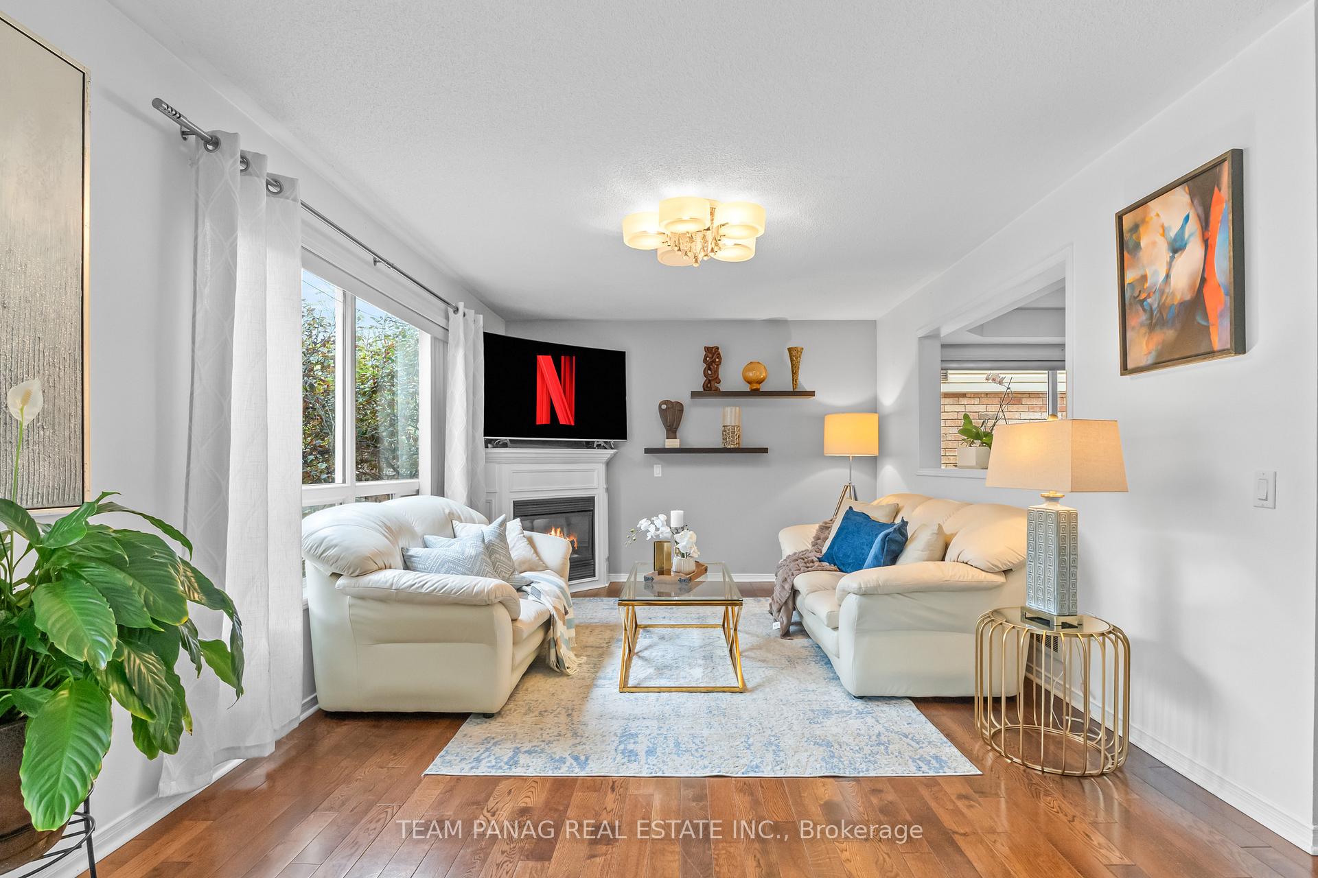 Photo 5 of 28 Charleswood Circle, Brampton, Fletcher's Meadow — HOMEH