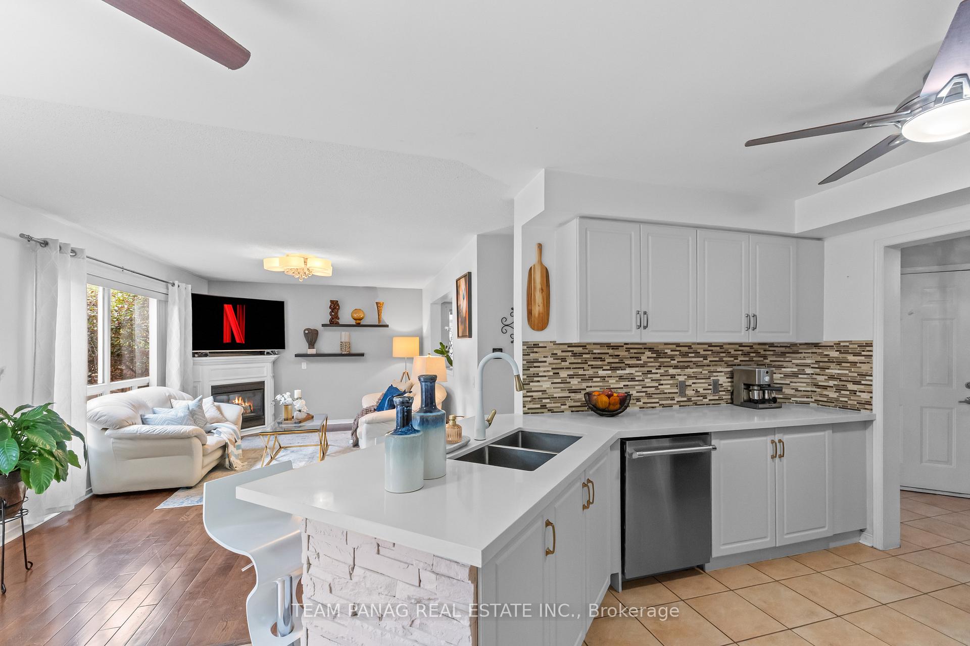 Photo 7 of 28 Charleswood Circle, Brampton, Fletcher's Meadow — HOMEH