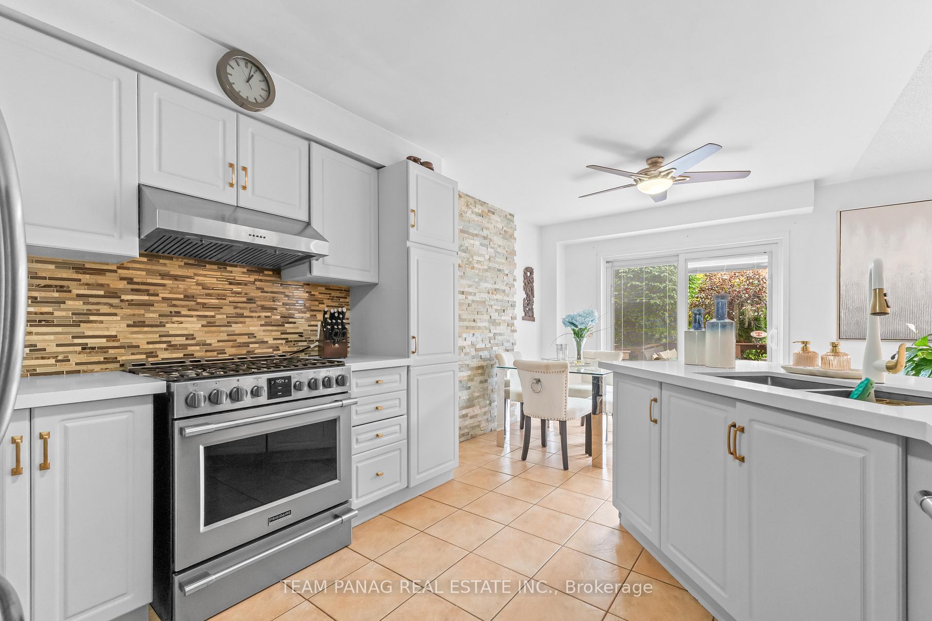 Photo 8 of 28 Charleswood Circle, Brampton, Fletcher's Meadow — HOMEH