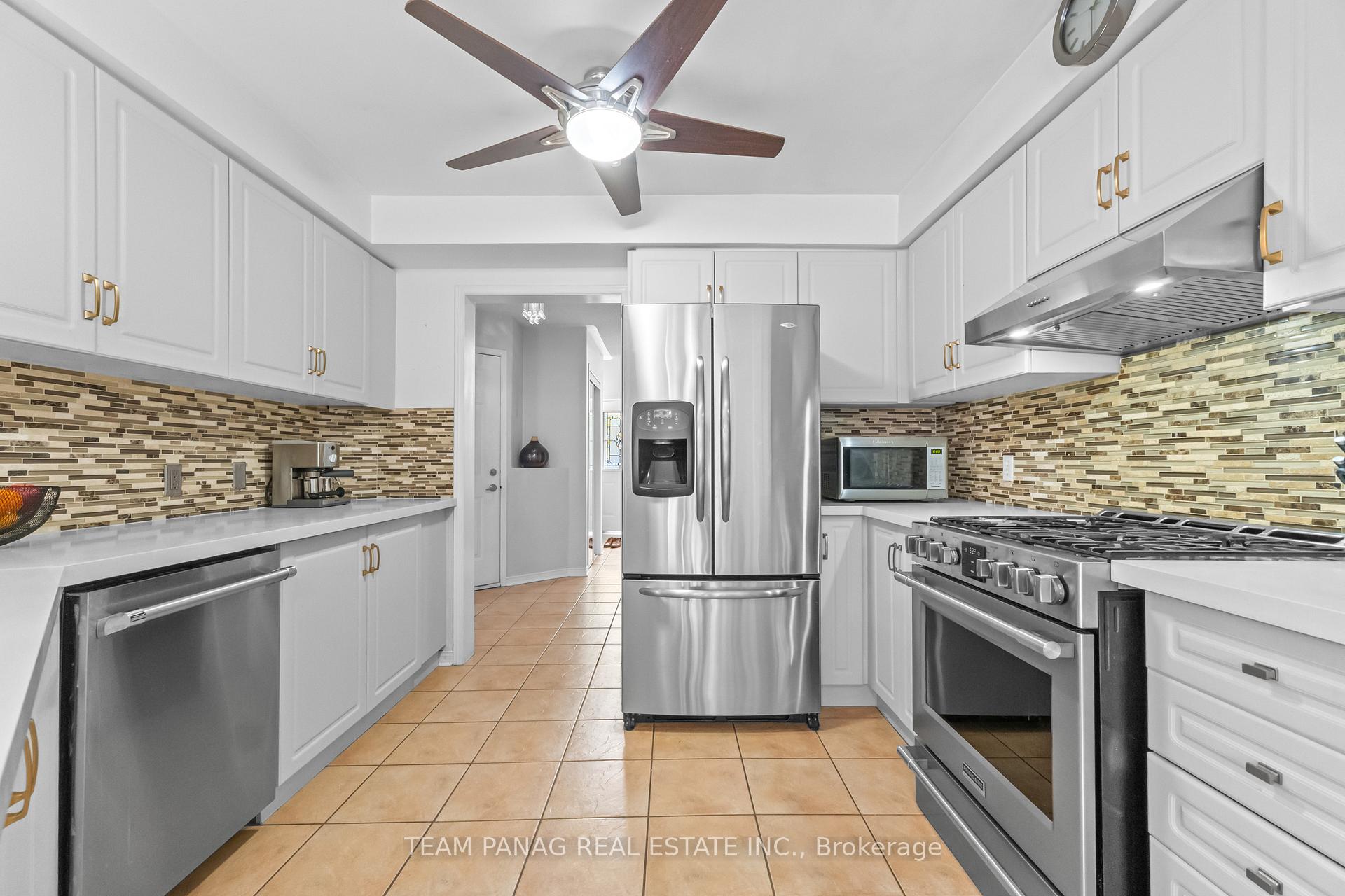 Photo 9 of 28 Charleswood Circle, Brampton, Fletcher's Meadow — HOMEH