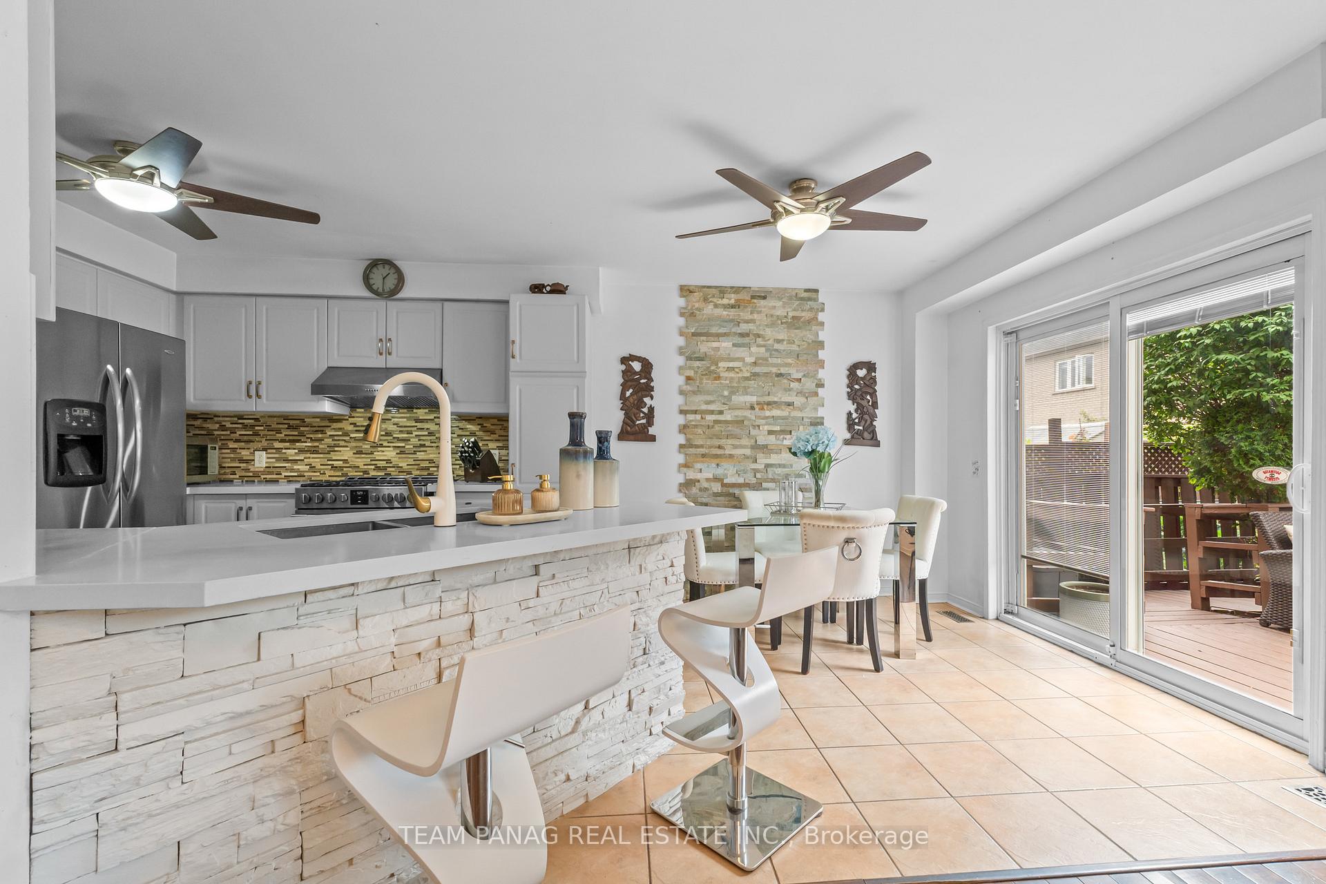 Photo 10 of 28 Charleswood Circle, Brampton, Fletcher's Meadow — HOMEH