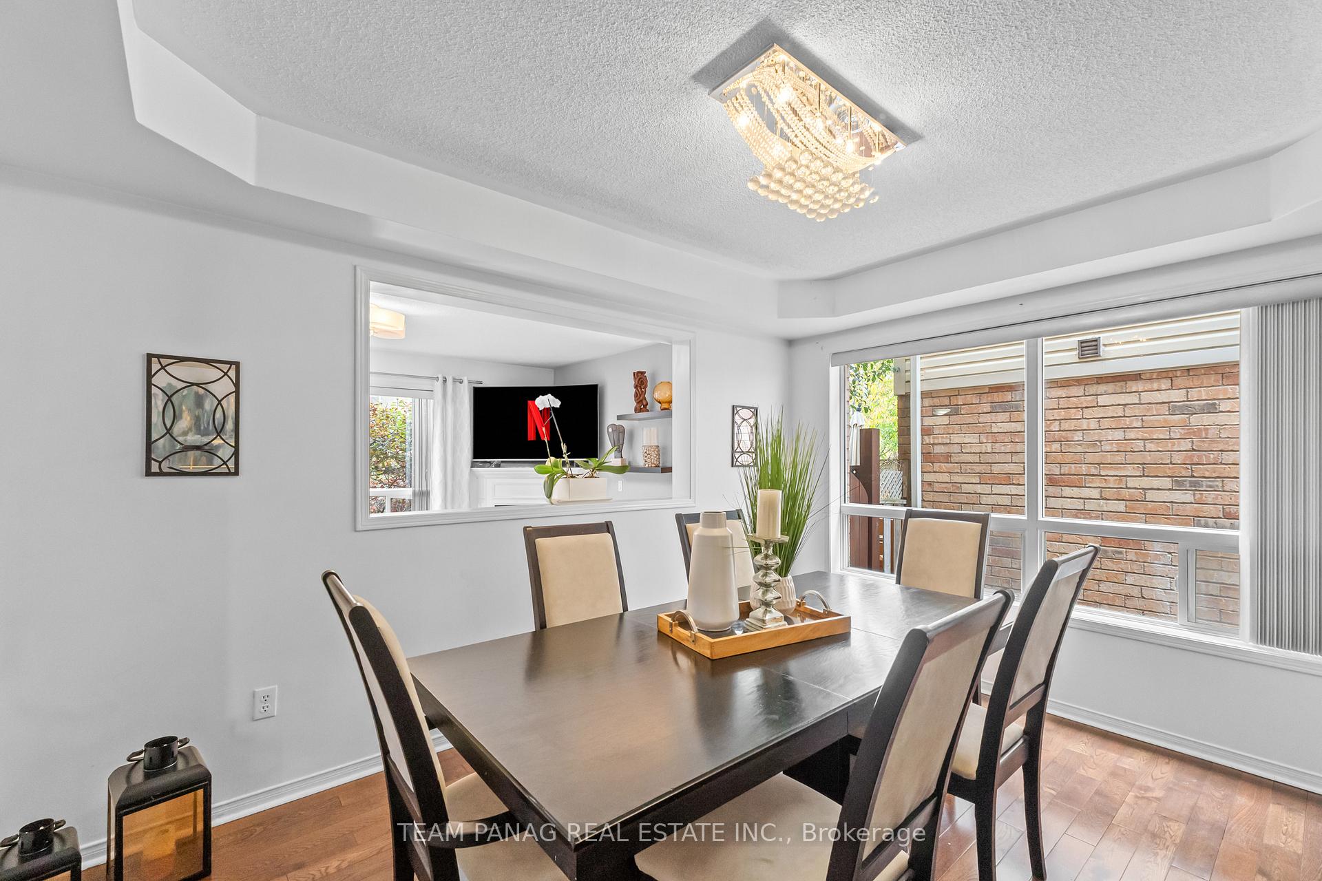 Photo 11 of 28 Charleswood Circle, Brampton, Fletcher's Meadow — HOMEH